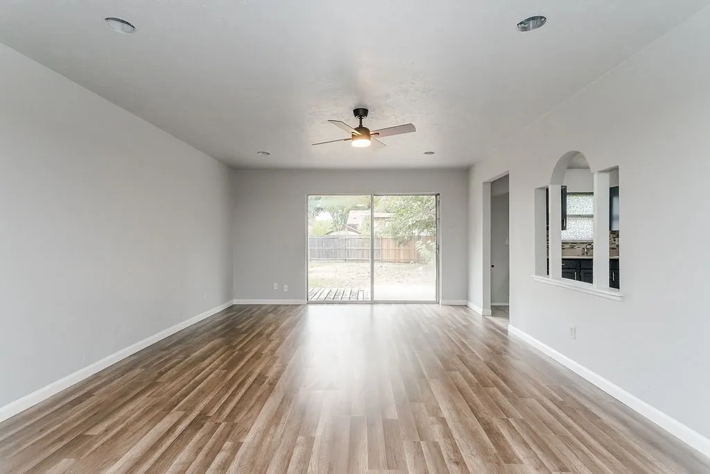 Single Family Residence For Sale in Dallas County , 2633 Santa Anna Drive, Grand Prairie, Texas 75052, 3 Bedroom, 2 Bathroom, 1 Garage spaces, 1,224 Sqft, built in 1974, mls#21380583, Real Estate Agent in Grand Prairie, Homes For Sale in Dallas county, Homes For Sale in Grand Prairie, Realtor in Grand Prairie Texas, Real Estate Brokerage Independent Realty Texas, Luminita Cordes Realtor