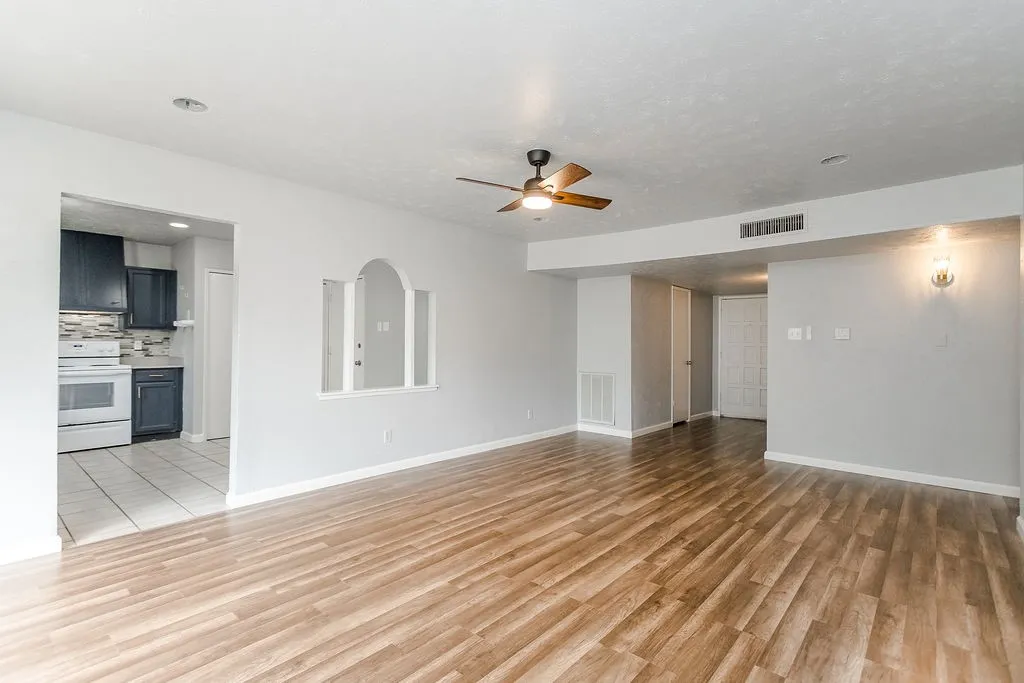Single Family Residence For Sale in Dallas County , 2633 Santa Anna Drive, Grand Prairie, Texas 75052, 3 Bedroom, 2 Bathroom, 1 Garage spaces, 1,224 Sqft, built in 1974, mls#21380583, Real Estate Agent in Grand Prairie, Homes For Sale in Dallas county, Homes For Sale in Grand Prairie, Realtor in Grand Prairie Texas, Real Estate Brokerage Independent Realty Texas, Luminita Cordes Realtor