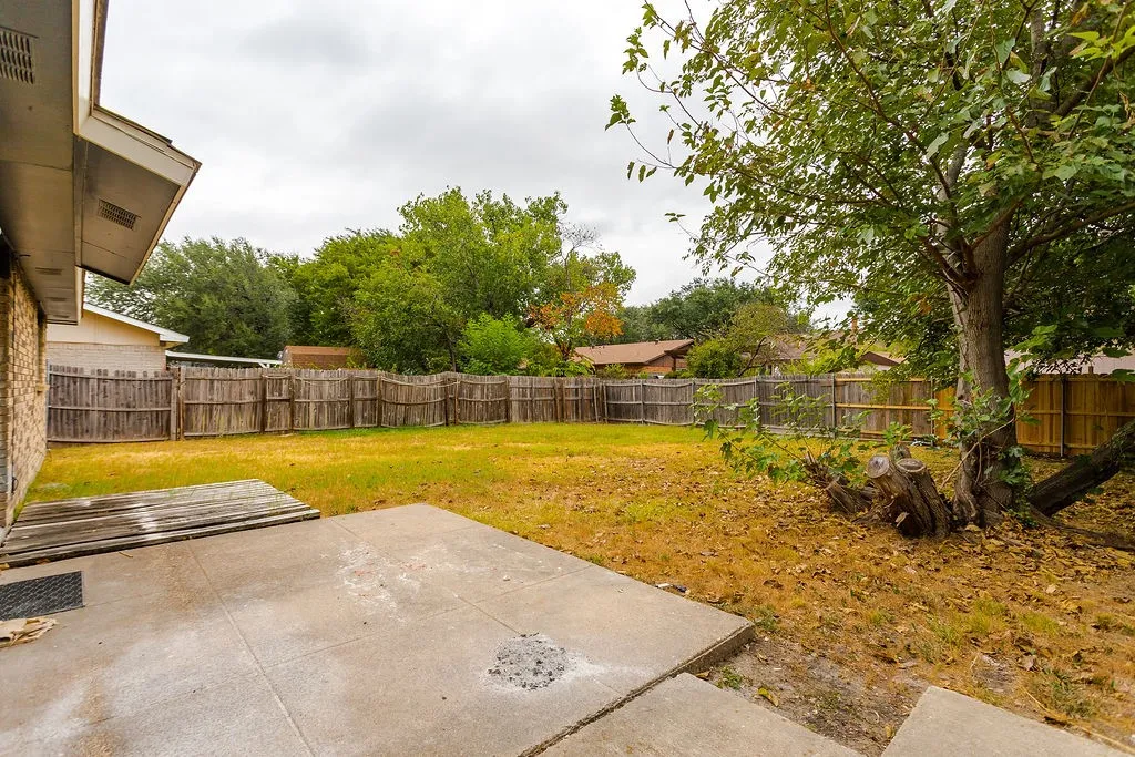 Single Family Residence For Sale in Dallas County , 2633 Santa Anna Drive, Grand Prairie, Texas 75052, 3 Bedroom, 2 Bathroom, 1 Garage spaces, 1,224 Sqft, built in 1974, mls#21380583, Real Estate Agent in Grand Prairie, Homes For Sale in Dallas county, Homes For Sale in Grand Prairie, Realtor in Grand Prairie Texas, Real Estate Brokerage Independent Realty Texas, Luminita Cordes Realtor