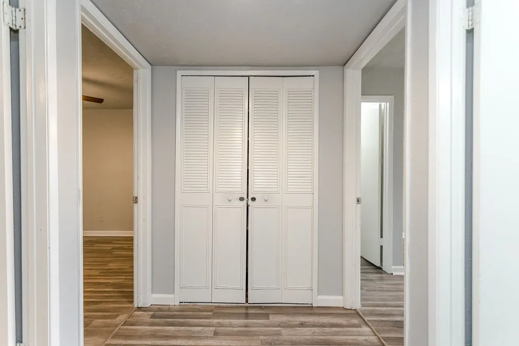 Single Family Residence For Sale in Dallas County , 2633 Santa Anna Drive, Grand Prairie, Texas 75052, 3 Bedroom, 2 Bathroom, 1 Garage spaces, 1,224 Sqft, built in 1974, mls#21380583, Real Estate Agent in Grand Prairie, Homes For Sale in Dallas county, Homes For Sale in Grand Prairie, Realtor in Grand Prairie Texas, Real Estate Brokerage Independent Realty Texas, Luminita Cordes Realtor