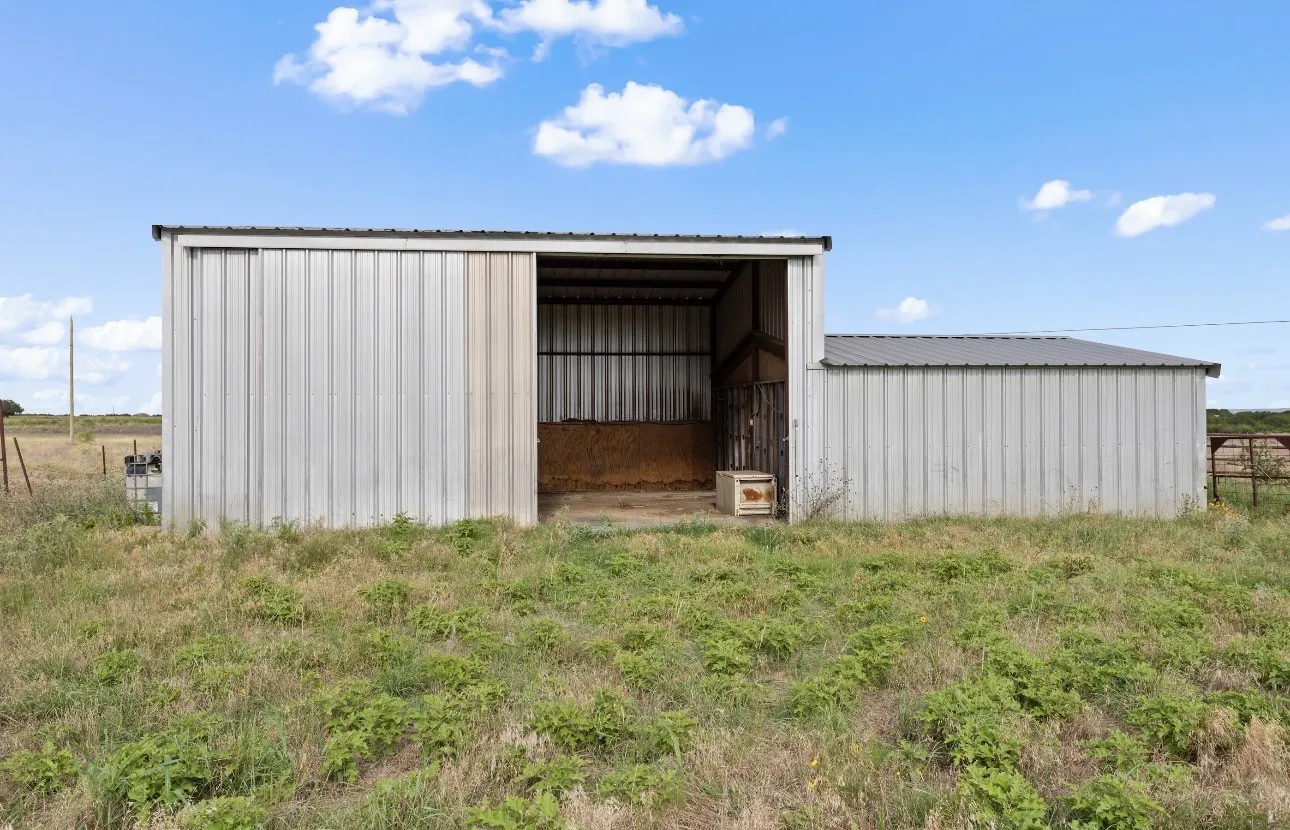Ranch For Sale in Bosque County , 1806 County Road 2425, Iredell, Texas 76649, 0, 0, Garage spaces, 0 Sqft, built in 1965, mls#21380589, Real Estate Agent in Iredell, Homes For Sale in Bosque county, Homes For Sale in Iredell, Realtor in Iredell Texas, Real Estate Brokerage Independent Realty Texas, Luminita Cordes Realtor