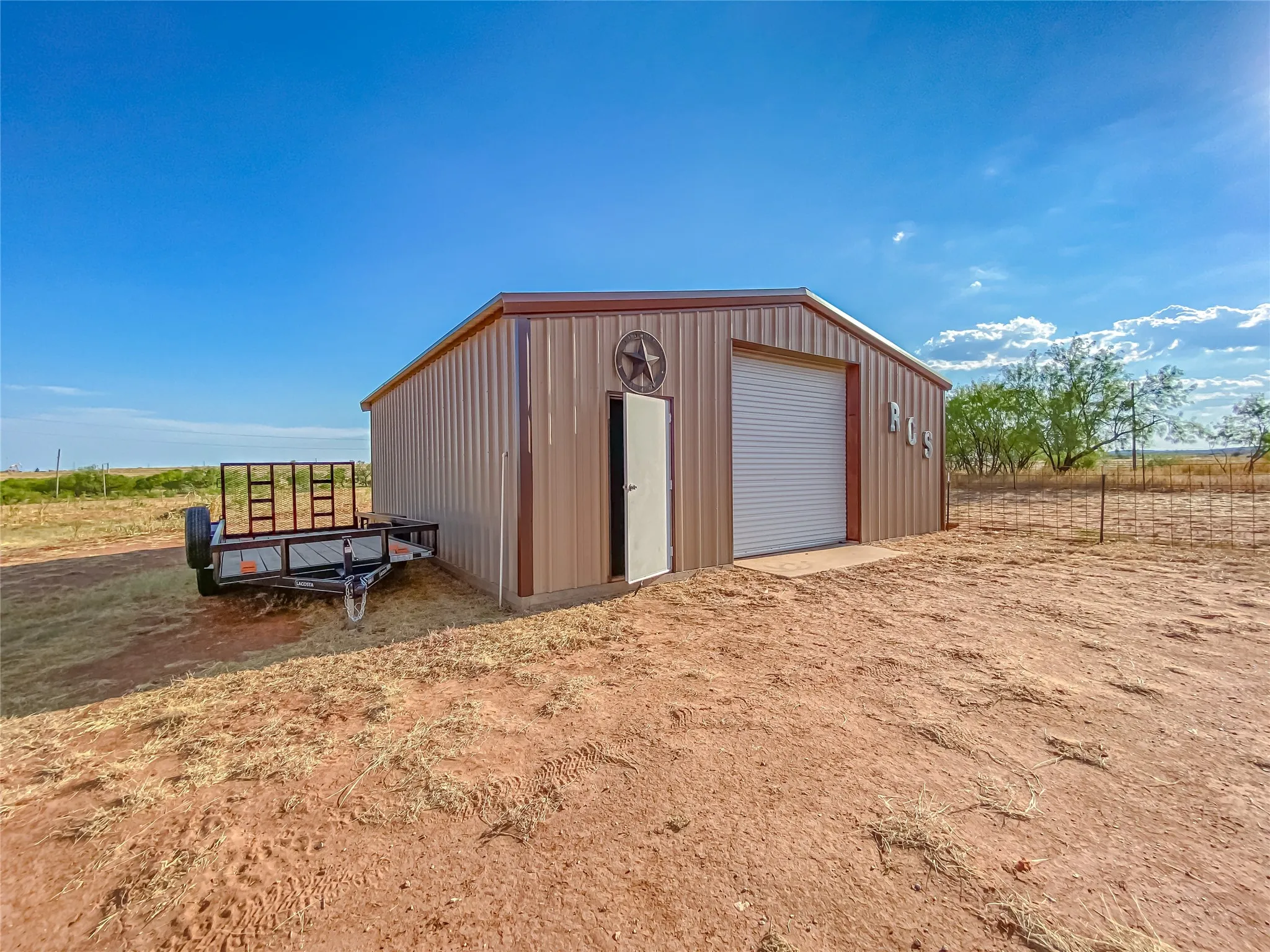 Single Family Residence For Sale in Nolan County , 309 County Road 370, Sweetwater, Texas 79556, 3 Bedroom, 2 Bathroom, 2 Garage spaces, 1,710 Sqft, built in 1986, mls#21375320, Real Estate Agent in Sweetwater, Homes For Sale in Nolan county, Homes For Sale in Sweetwater, Realtor in Sweetwater Texas, Real Estate Brokerage Independent Realty Texas, Luminita Cordes Realtor