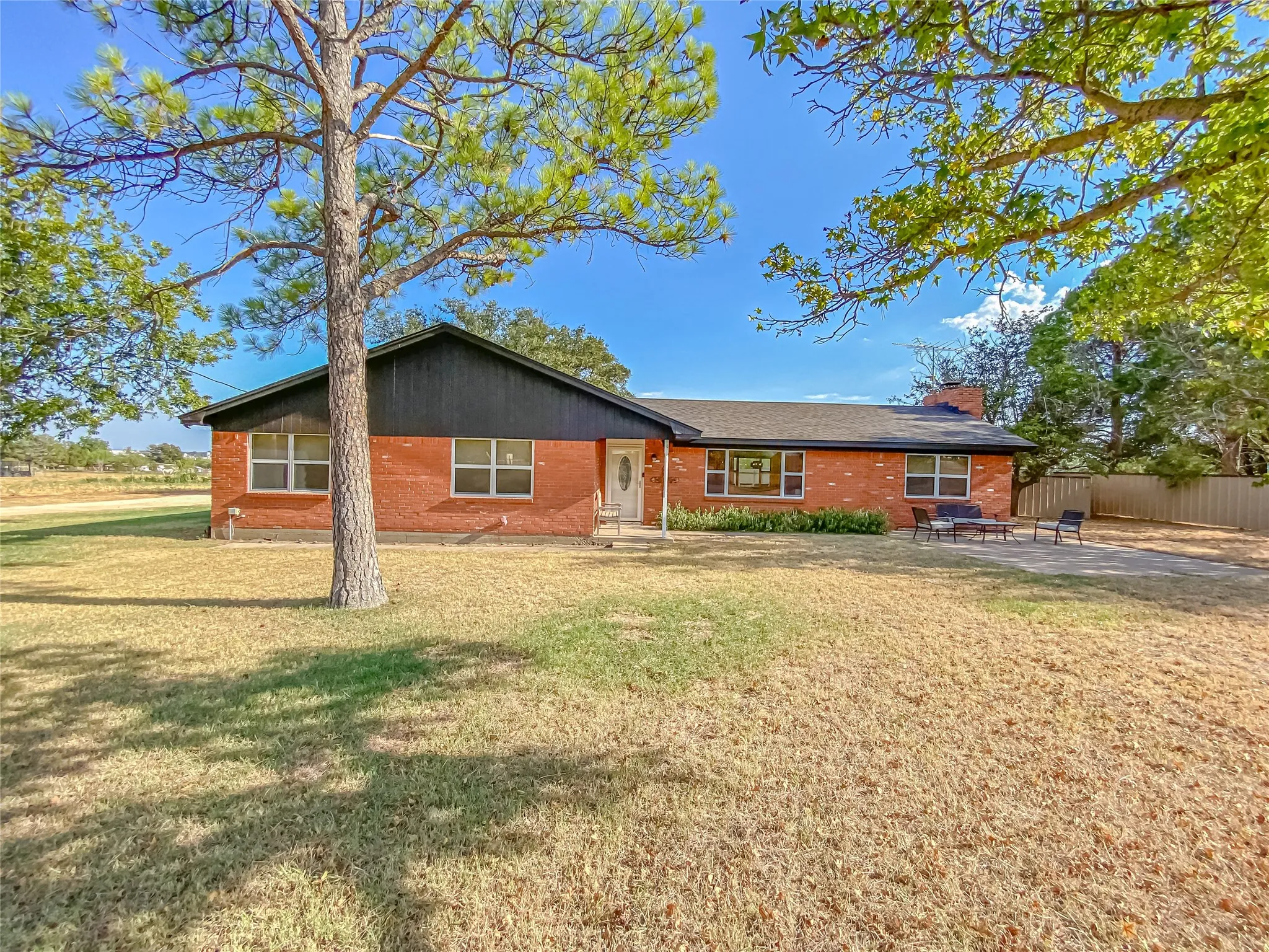 Single Family Residence For Sale in Nolan County , 309 County Road 370, Sweetwater, Texas 79556, 3 Bedroom, 2 Bathroom, 2 Garage spaces, 1,710 Sqft, built in 1986, mls#21375320, Real Estate Agent in Sweetwater, Homes For Sale in Nolan county, Homes For Sale in Sweetwater, Realtor in Sweetwater Texas, Real Estate Brokerage Independent Realty Texas, Luminita Cordes Realtor