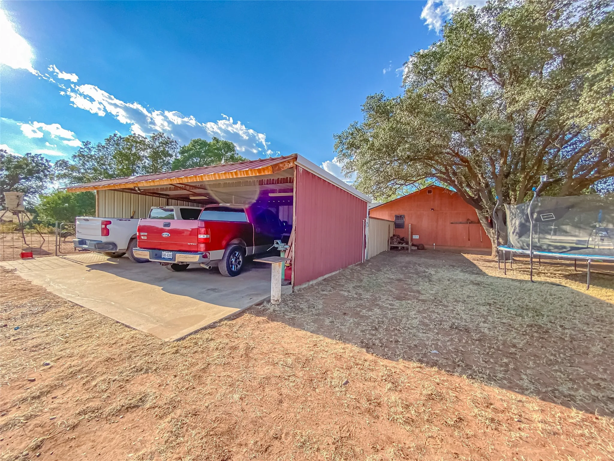 Single Family Residence For Sale in Nolan County , 309 County Road 370, Sweetwater, Texas 79556, 3 Bedroom, 2 Bathroom, 2 Garage spaces, 1,710 Sqft, built in 1986, mls#21375320, Real Estate Agent in Sweetwater, Homes For Sale in Nolan county, Homes For Sale in Sweetwater, Realtor in Sweetwater Texas, Real Estate Brokerage Independent Realty Texas, Luminita Cordes Realtor