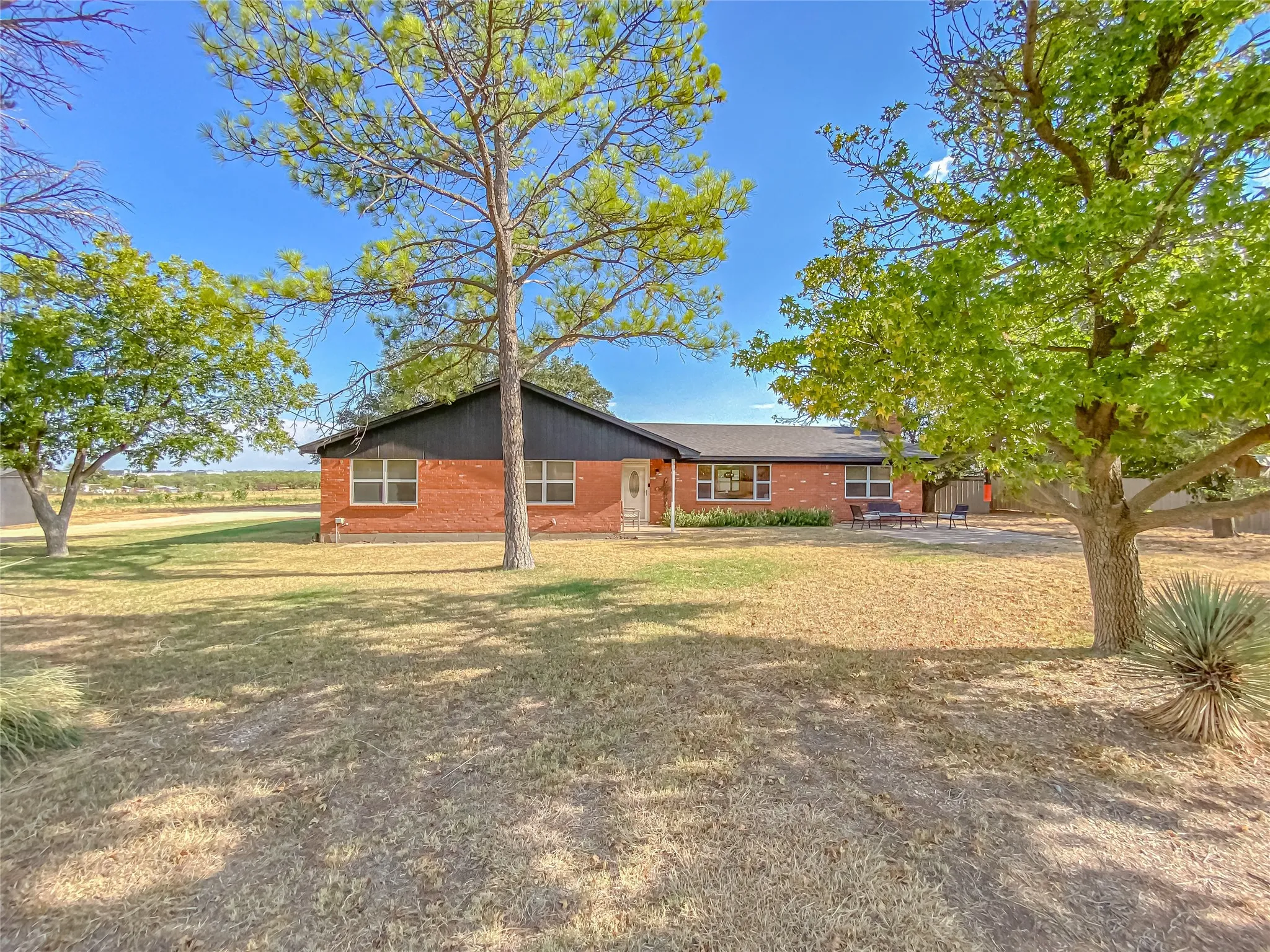 Single Family Residence For Sale in Nolan County , 309 County Road 370, Sweetwater, Texas 79556, 3 Bedroom, 2 Bathroom, 2 Garage spaces, 1,710 Sqft, built in 1986, mls#21375320, Real Estate Agent in Sweetwater, Homes For Sale in Nolan county, Homes For Sale in Sweetwater, Realtor in Sweetwater Texas, Real Estate Brokerage Independent Realty Texas, Luminita Cordes Realtor