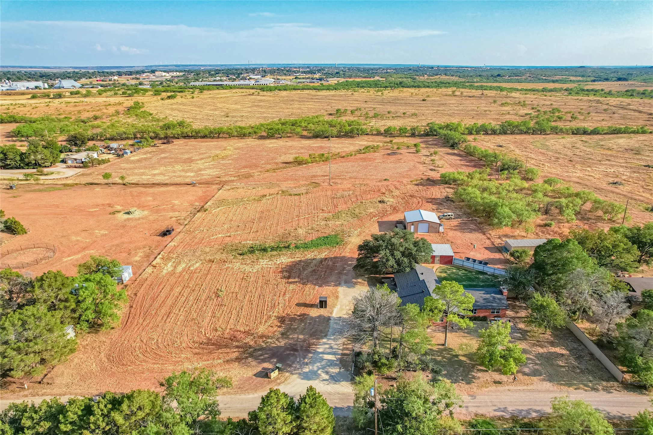 Single Family Residence For Sale in Nolan County , 309 County Road 370, Sweetwater, Texas 79556, 3 Bedroom, 2 Bathroom, 2 Garage spaces, 1,710 Sqft, built in 1986, mls#21375320, Real Estate Agent in Sweetwater, Homes For Sale in Nolan county, Homes For Sale in Sweetwater, Realtor in Sweetwater Texas, Real Estate Brokerage Independent Realty Texas, Luminita Cordes Realtor