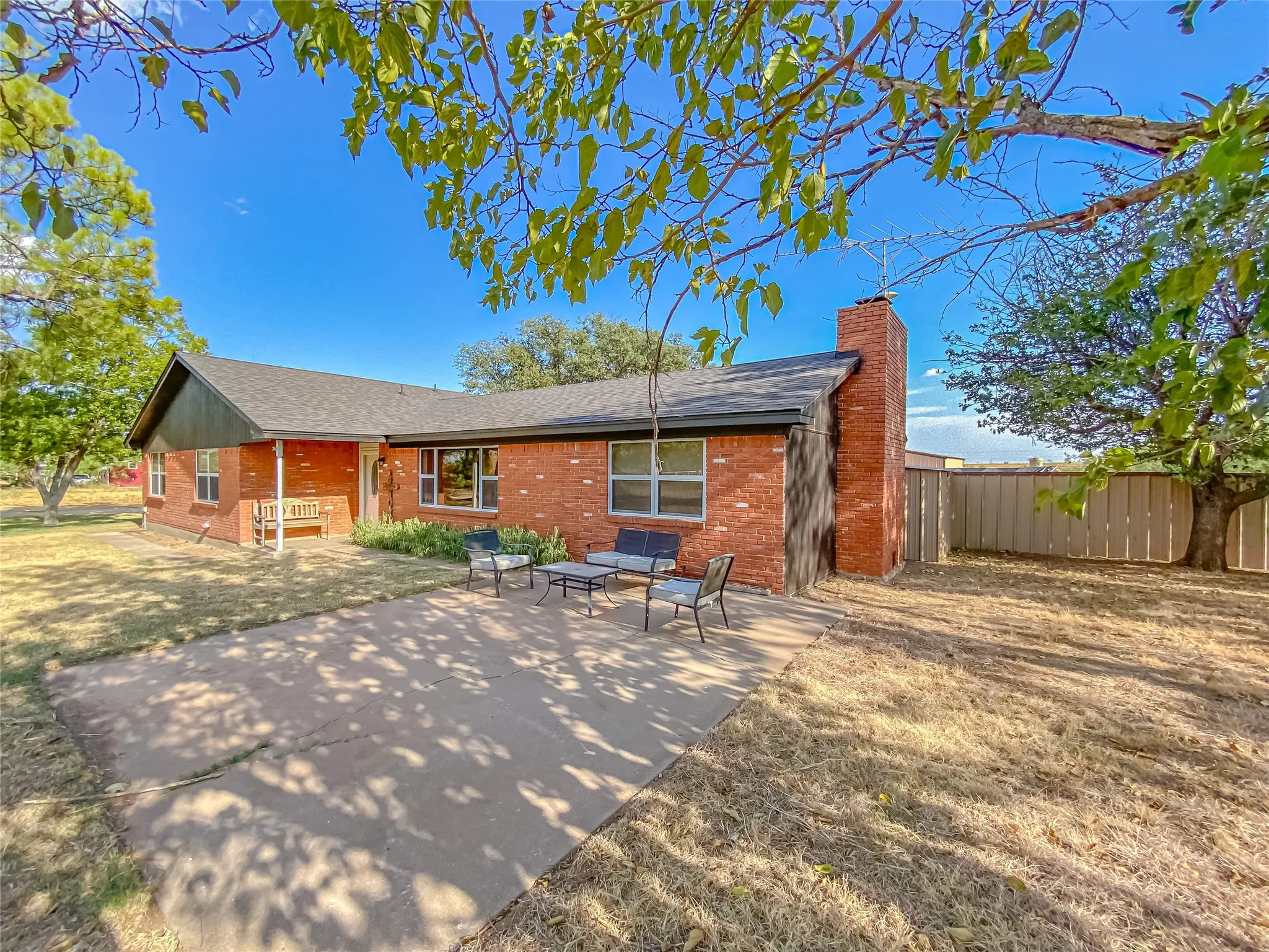 Single Family Residence For Sale in Nolan County , 309 County Road 370, Sweetwater, Texas 79556, 3 Bedroom, 2 Bathroom, 2 Garage spaces, 1,710 Sqft, built in 1986, mls#21375320, Real Estate Agent in Sweetwater, Homes For Sale in Nolan county, Homes For Sale in Sweetwater, Realtor in Sweetwater Texas, Real Estate Brokerage Independent Realty Texas, Luminita Cordes Realtor