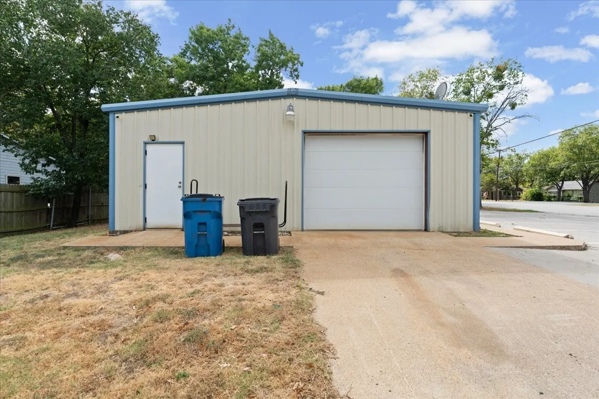 Industrial For Sale in Navarro County , 2601 W 2nd Avenue, Corsicana, Texas 75110, 0, 0, Garage spaces, 0 Sqft, built in 1997, mls#21378898, Real Estate Agent in Corsicana, Homes For Sale in Navarro county, Homes For Sale in Corsicana, Realtor in Corsicana Texas, Real Estate Brokerage Independent Realty Texas, Luminita Cordes Realtor