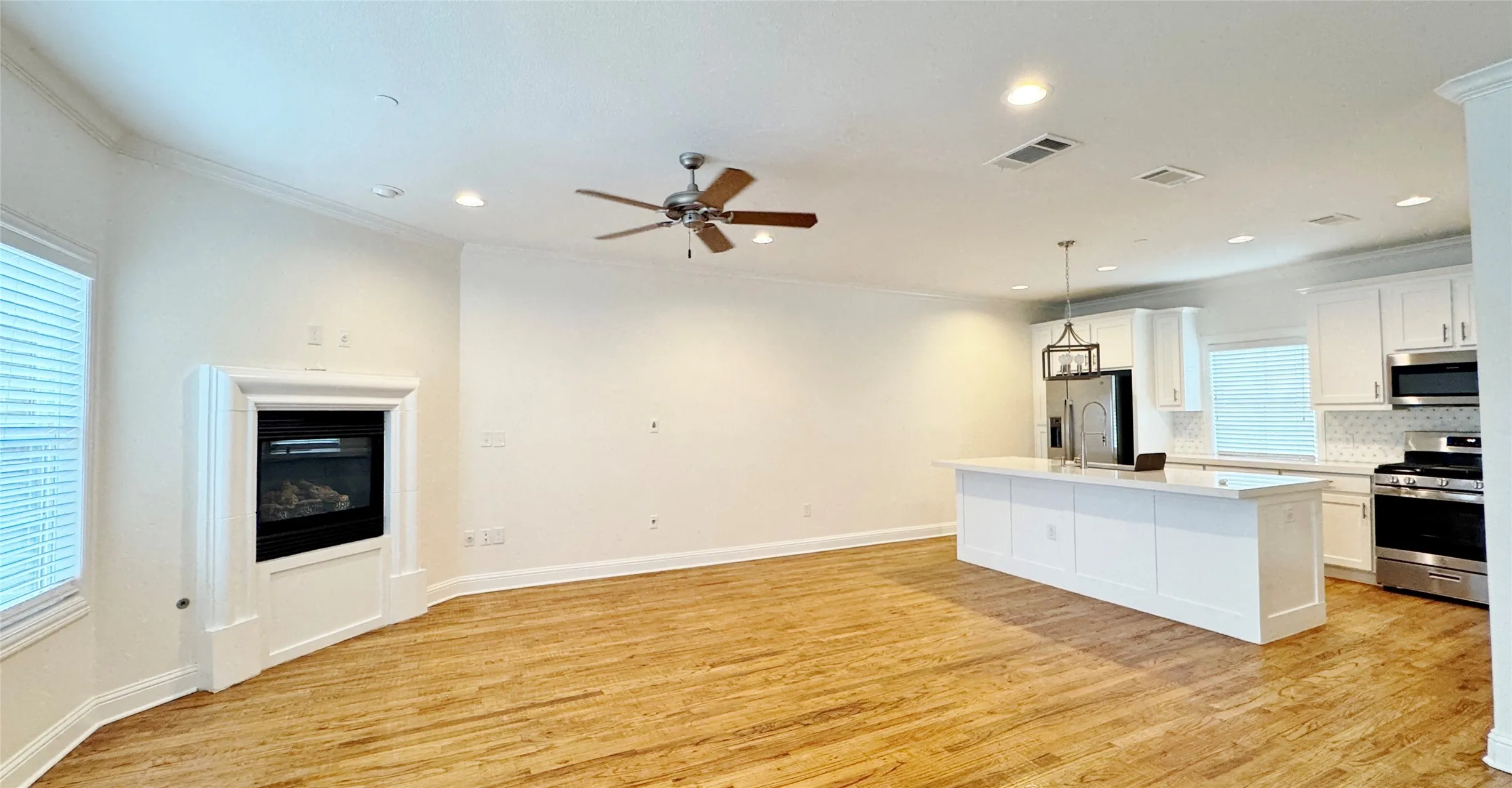 Condominium For Rent in Dallas County , 4133 Hyer Street 2, University Park, Texas 75205, 3 Bedroom, 3 Bathroom, 3 Garage spaces, 2,102 Sqft, built in 2013, mls#21380605, Real Estate Agent in University Park, Homes For Rent in Dallas county, Homes For Rent in University Park, Realtor in University Park Texas, Real Estate Brokerage Independent Realty Texas, Luminita Cordes Realtor