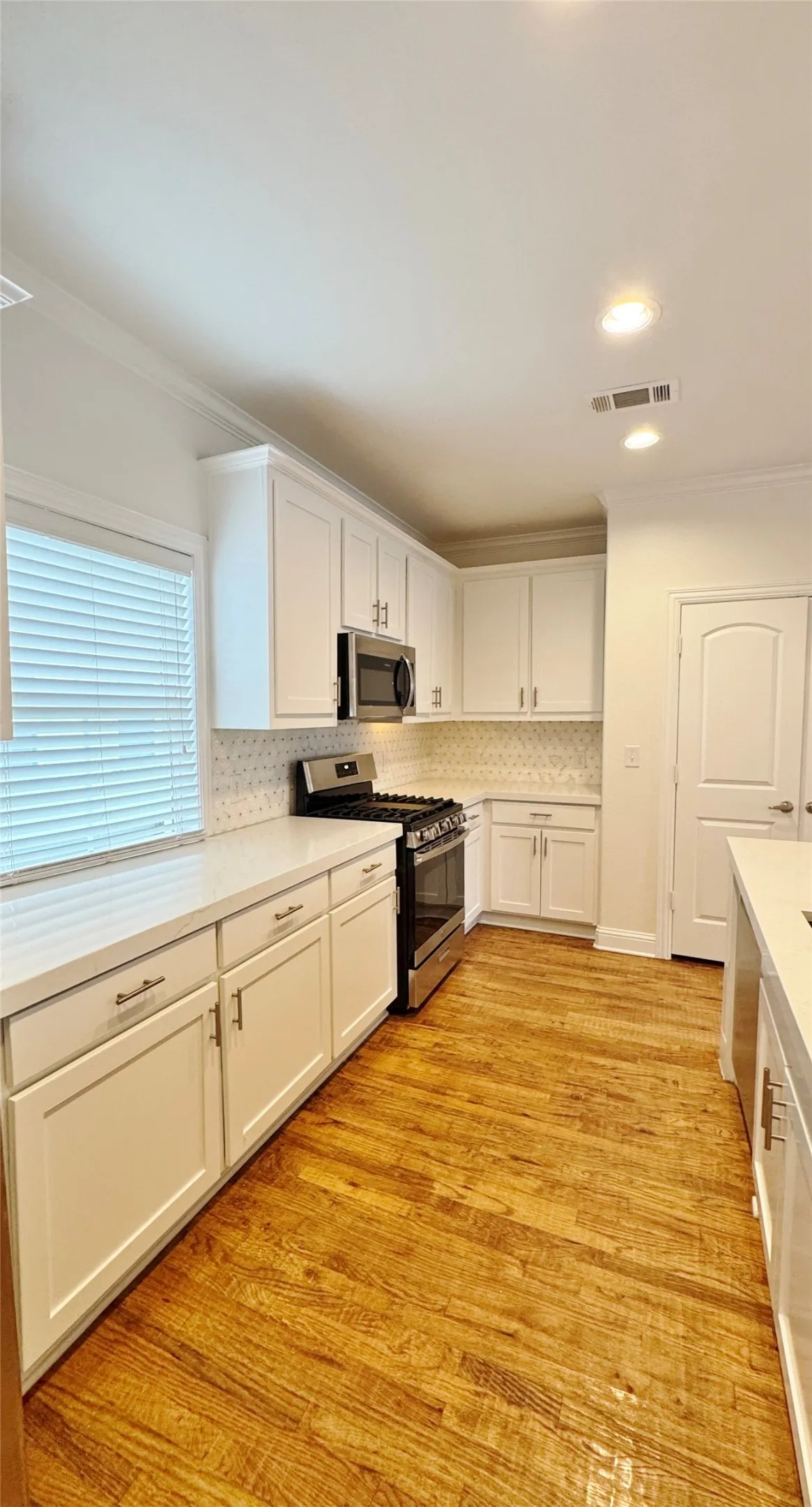 Condominium For Rent in Dallas County , 4133 Hyer Street 2, University Park, Texas 75205, 3 Bedroom, 3 Bathroom, 3 Garage spaces, 2,102 Sqft, built in 2013, mls#21380605, Real Estate Agent in University Park, Homes For Rent in Dallas county, Homes For Rent in University Park, Realtor in University Park Texas, Real Estate Brokerage Independent Realty Texas, Luminita Cordes Realtor