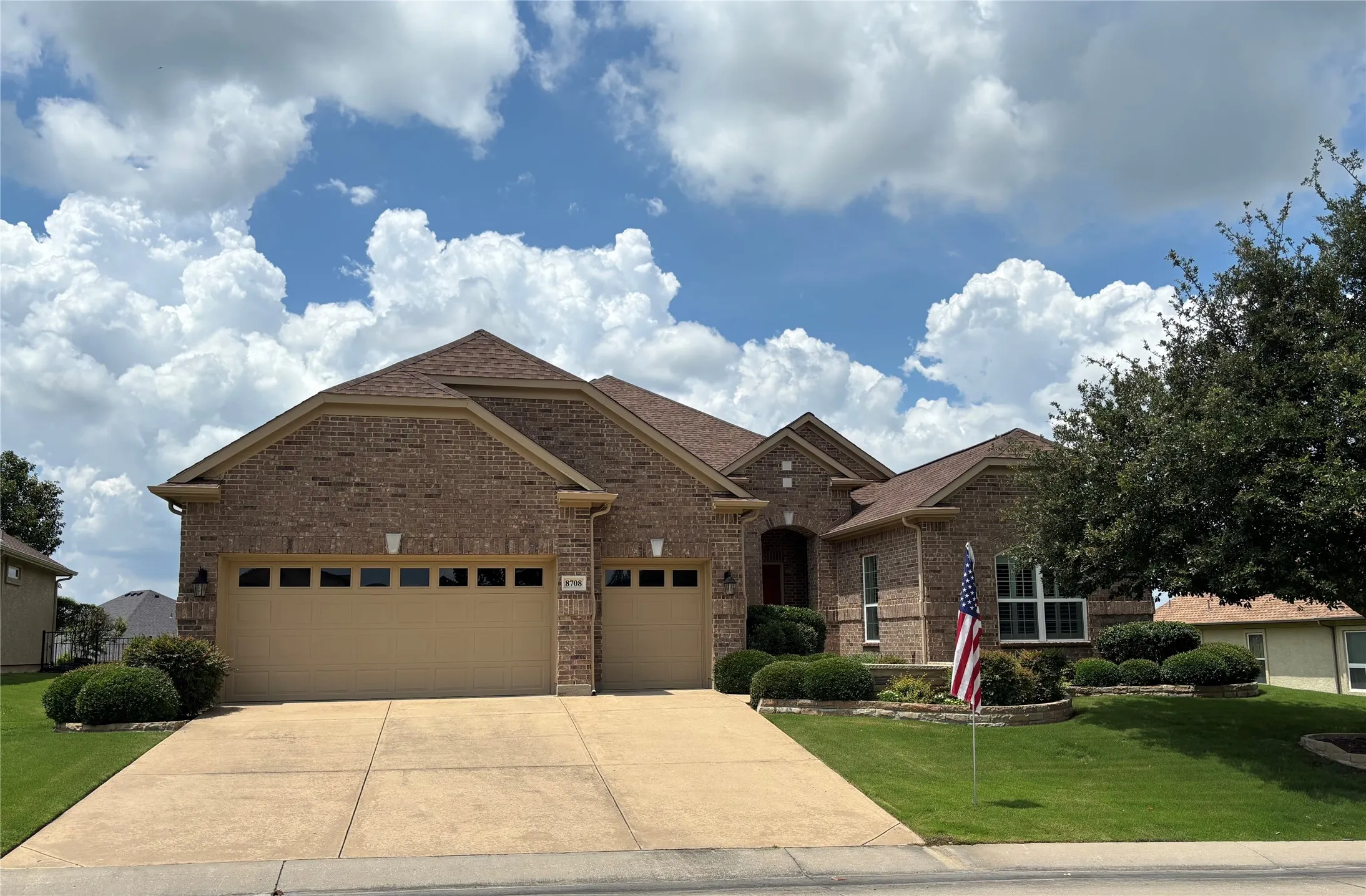 Single Family Residence For Sale in Denton County , 8708 Sarasota, Denton, Texas 76207, 2 Bedroom, 3 Bathroom, 3 Garage spaces, 2,752 Sqft, built in 2010, mls#21380251, Real Estate Agent in Denton, Homes For Sale in Denton county, Homes For Sale in Denton, Realtor in Denton Texas, Real Estate Brokerage Independent Realty Texas, Luminita Cordes Realtor