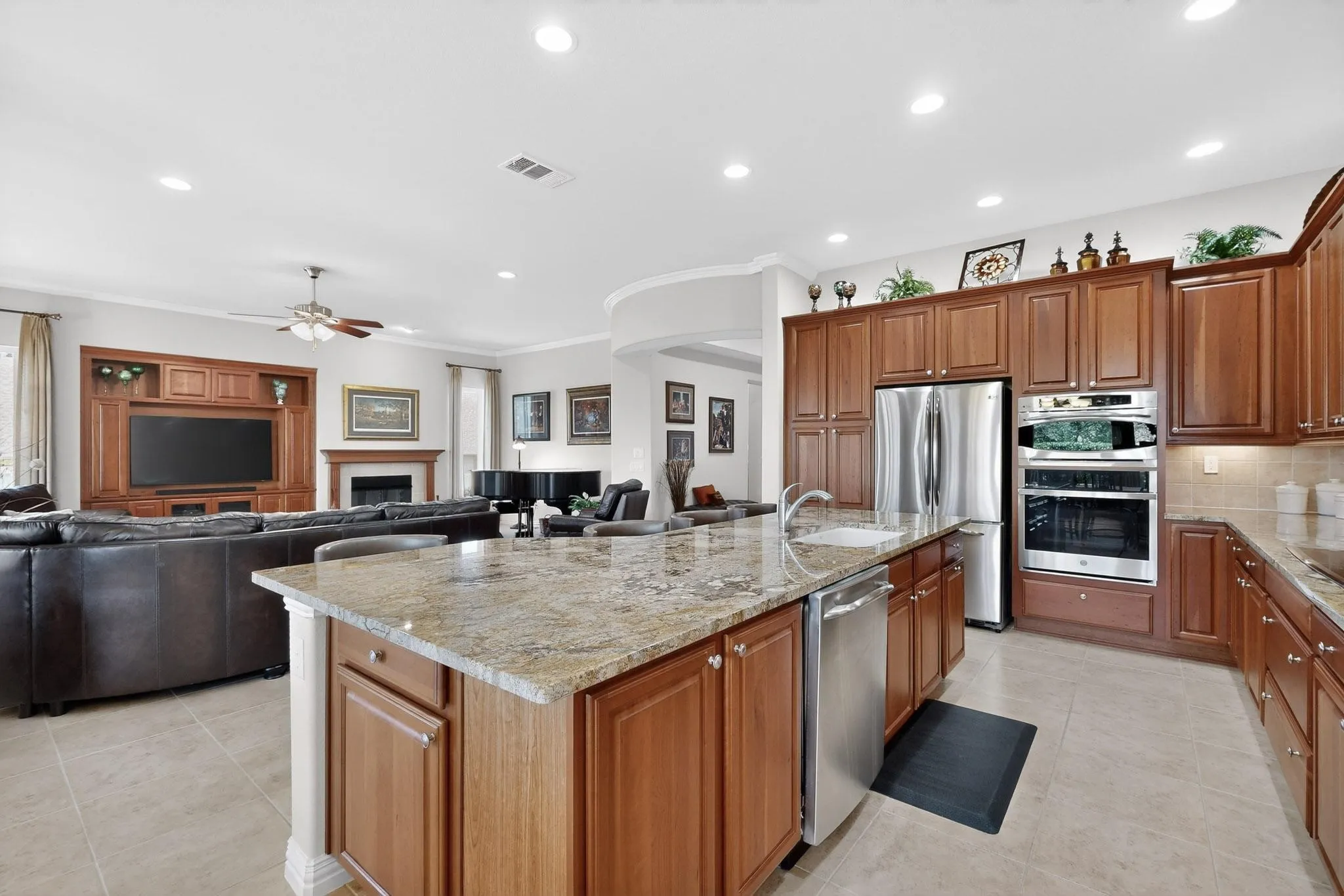 Single Family Residence For Sale in Denton County , 8708 Sarasota, Denton, Texas 76207, 2 Bedroom, 3 Bathroom, 3 Garage spaces, 2,752 Sqft, built in 2010, mls#21380251, Real Estate Agent in Denton, Homes For Sale in Denton county, Homes For Sale in Denton, Realtor in Denton Texas, Real Estate Brokerage Independent Realty Texas, Luminita Cordes Realtor