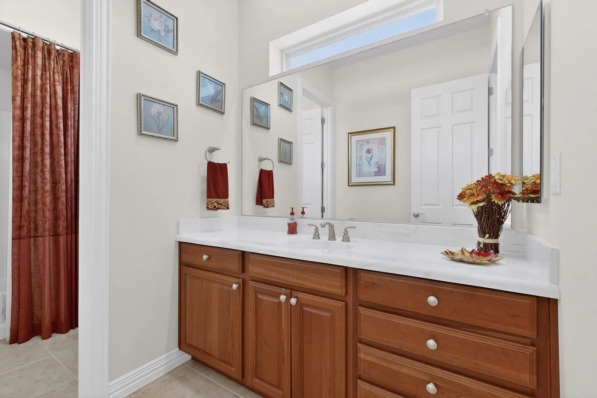 Single Family Residence For Sale in Denton County , 8708 Sarasota, Denton, Texas 76207, 2 Bedroom, 3 Bathroom, 3 Garage spaces, 2,752 Sqft, built in 2010, mls#21380251, Real Estate Agent in Denton, Homes For Sale in Denton county, Homes For Sale in Denton, Realtor in Denton Texas, Real Estate Brokerage Independent Realty Texas, Luminita Cordes Realtor