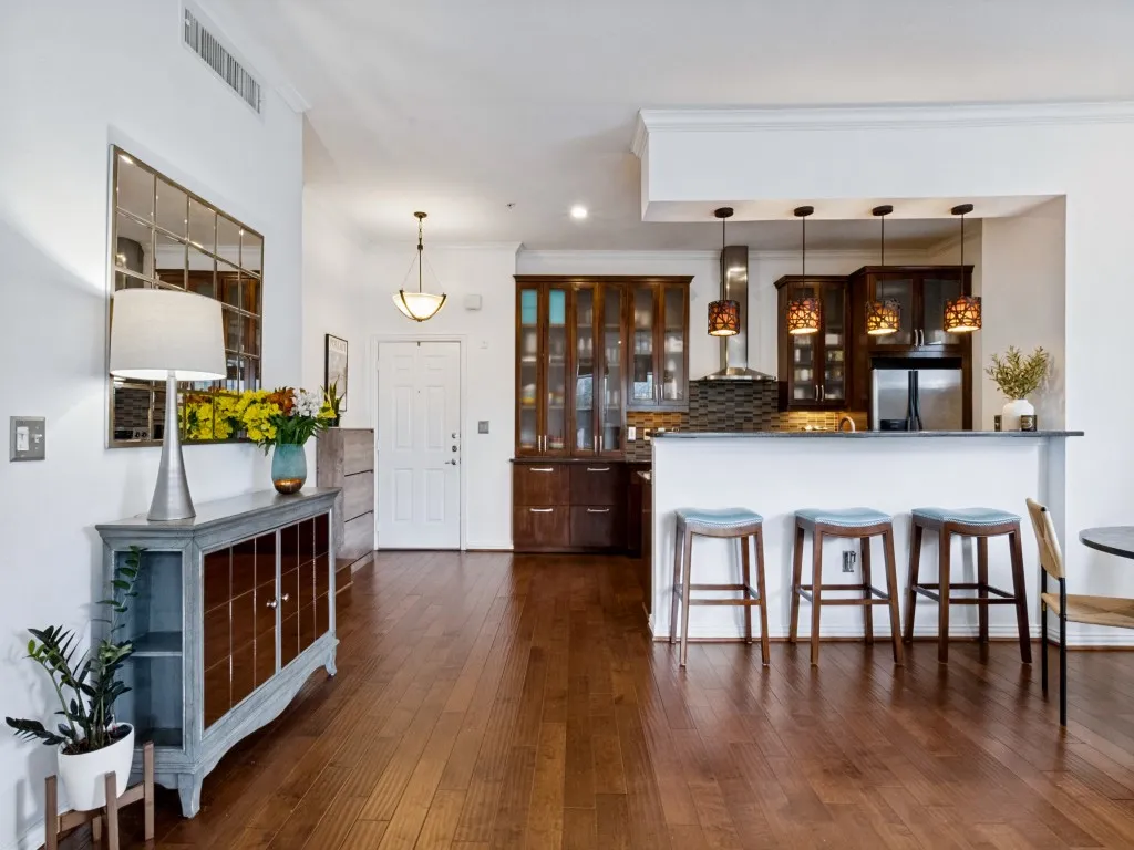 Condominium For Sale in Dallas County , 2305 Worthington Street 206A, Dallas, Texas 75204, 3 Bedroom, 2 Bathroom, 2 Garage spaces, 1,706 Sqft, built in 1999, mls#21378982, Real Estate Agent in Dallas, Homes For Sale in Dallas county, Homes For Sale in Dallas, Realtor in Dallas Texas, Real Estate Brokerage Independent Realty Texas, Luminita Cordes Realtor