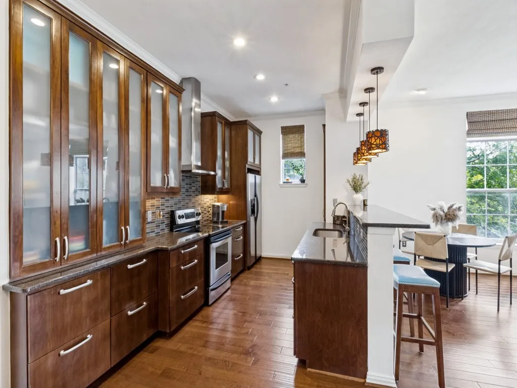 Condominium For Sale in Dallas County , 2305 Worthington Street 206A, Dallas, Texas 75204, 3 Bedroom, 2 Bathroom, 2 Garage spaces, 1,706 Sqft, built in 1999, mls#21378982, Real Estate Agent in Dallas, Homes For Sale in Dallas county, Homes For Sale in Dallas, Realtor in Dallas Texas, Real Estate Brokerage Independent Realty Texas, Luminita Cordes Realtor