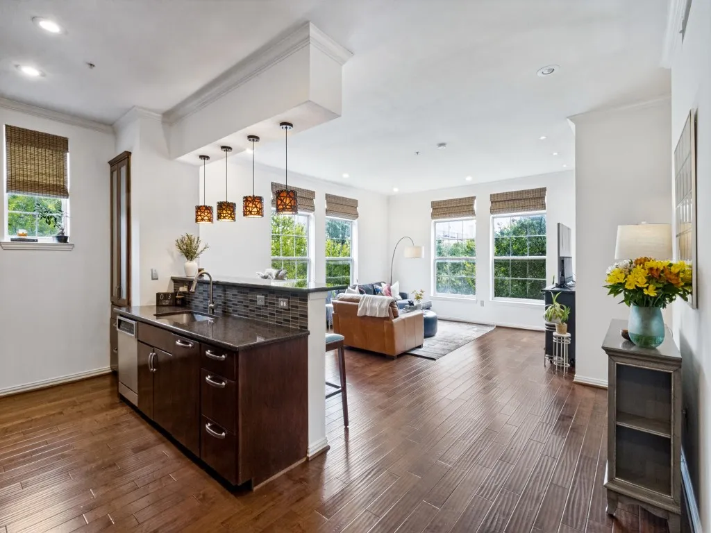 Condominium For Sale in Dallas County , 2305 Worthington Street 206A, Dallas, Texas 75204, 3 Bedroom, 2 Bathroom, 2 Garage spaces, 1,706 Sqft, built in 1999, mls#21378982, Real Estate Agent in Dallas, Homes For Sale in Dallas county, Homes For Sale in Dallas, Realtor in Dallas Texas, Real Estate Brokerage Independent Realty Texas, Luminita Cordes Realtor