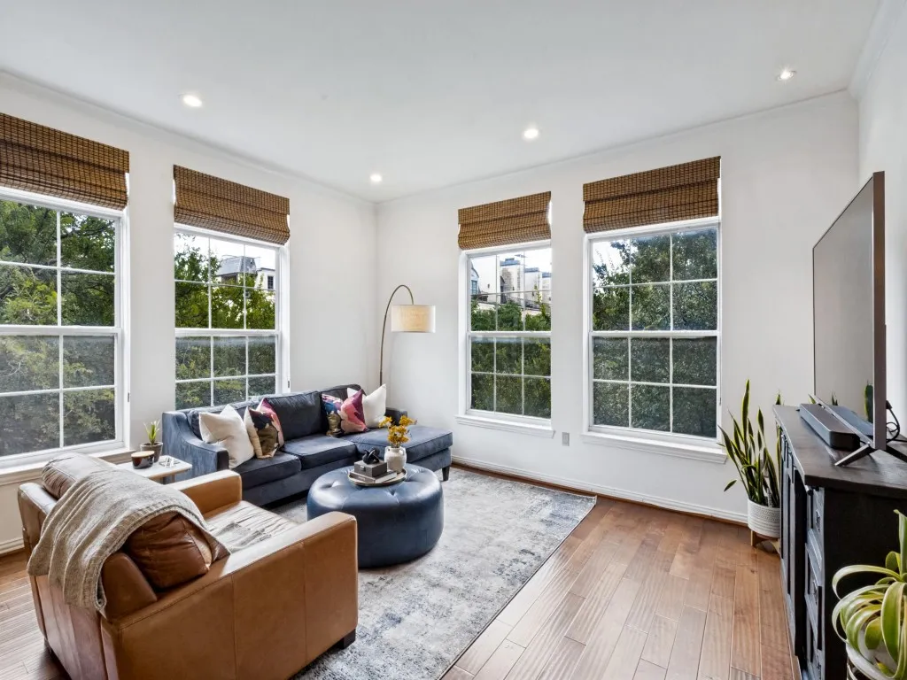 Condominium For Sale in Dallas County , 2305 Worthington Street 206A, Dallas, Texas 75204, 3 Bedroom, 2 Bathroom, 2 Garage spaces, 1,706 Sqft, built in 1999, mls#21378982, Real Estate Agent in Dallas, Homes For Sale in Dallas county, Homes For Sale in Dallas, Realtor in Dallas Texas, Real Estate Brokerage Independent Realty Texas, Luminita Cordes Realtor