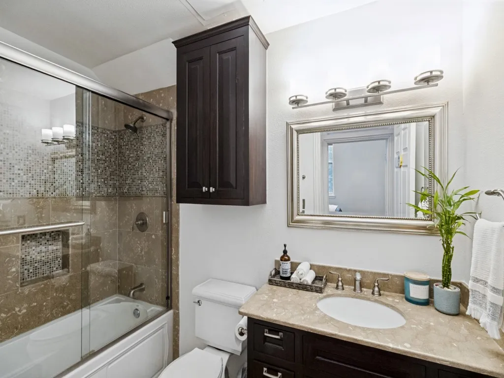 Condominium For Sale in Dallas County , 2305 Worthington Street 206A, Dallas, Texas 75204, 3 Bedroom, 2 Bathroom, 2 Garage spaces, 1,706 Sqft, built in 1999, mls#21378982, Real Estate Agent in Dallas, Homes For Sale in Dallas county, Homes For Sale in Dallas, Realtor in Dallas Texas, Real Estate Brokerage Independent Realty Texas, Luminita Cordes Realtor