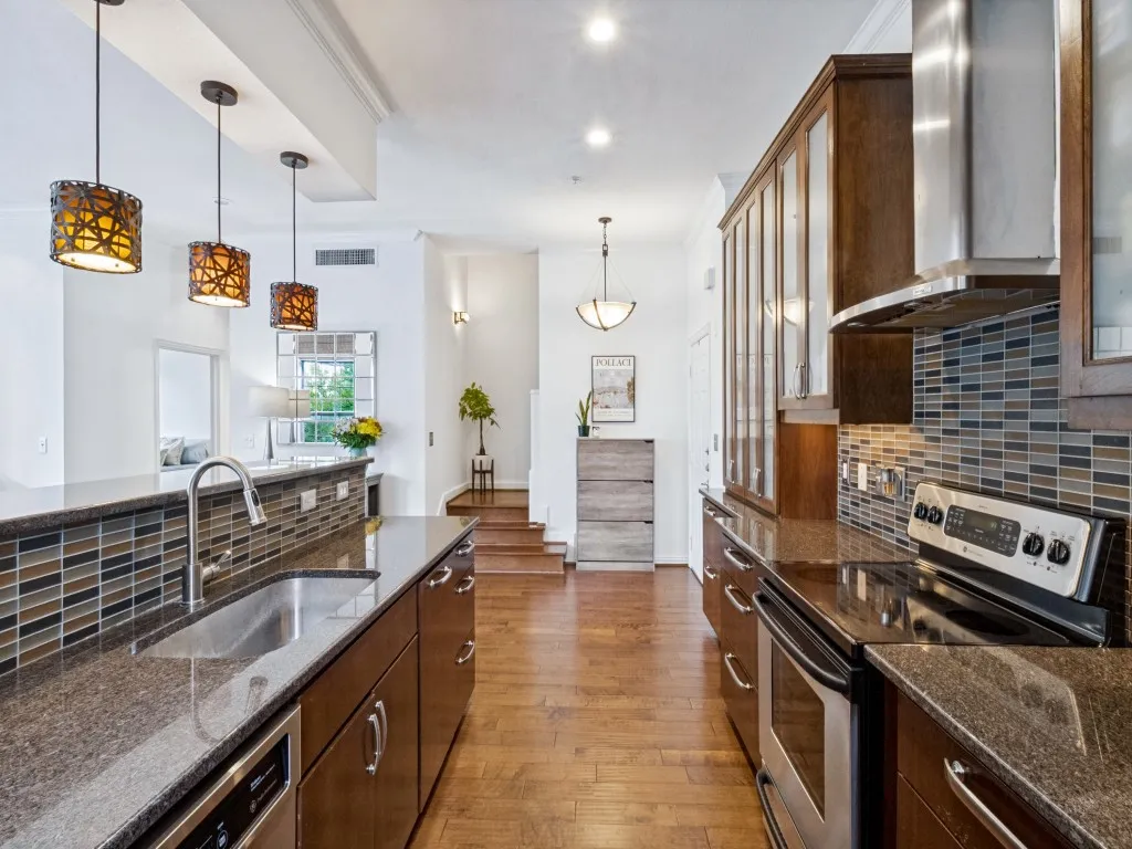 Condominium For Sale in Dallas County , 2305 Worthington Street 206A, Dallas, Texas 75204, 3 Bedroom, 2 Bathroom, 2 Garage spaces, 1,706 Sqft, built in 1999, mls#21378982, Real Estate Agent in Dallas, Homes For Sale in Dallas county, Homes For Sale in Dallas, Realtor in Dallas Texas, Real Estate Brokerage Independent Realty Texas, Luminita Cordes Realtor