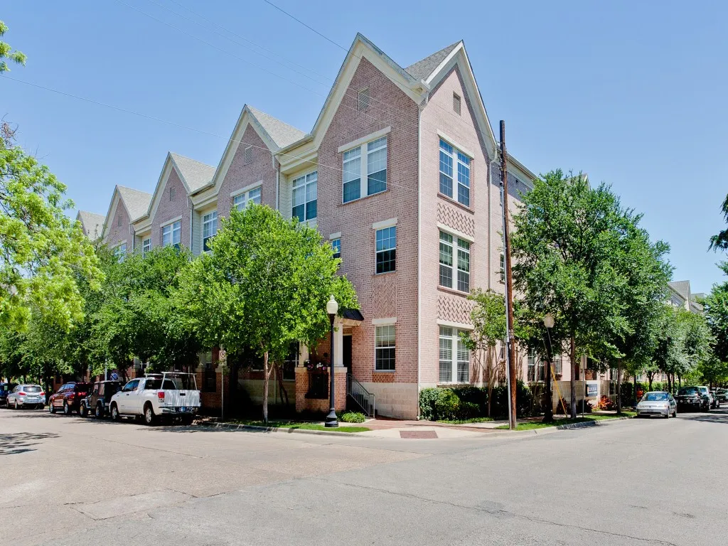 Condominium For Sale in Dallas County , 2305 Worthington Street 206A, Dallas, Texas 75204, 3 Bedroom, 2 Bathroom, 2 Garage spaces, 1,706 Sqft, built in 1999, mls#21378982, Real Estate Agent in Dallas, Homes For Sale in Dallas county, Homes For Sale in Dallas, Realtor in Dallas Texas, Real Estate Brokerage Independent Realty Texas, Luminita Cordes Realtor
