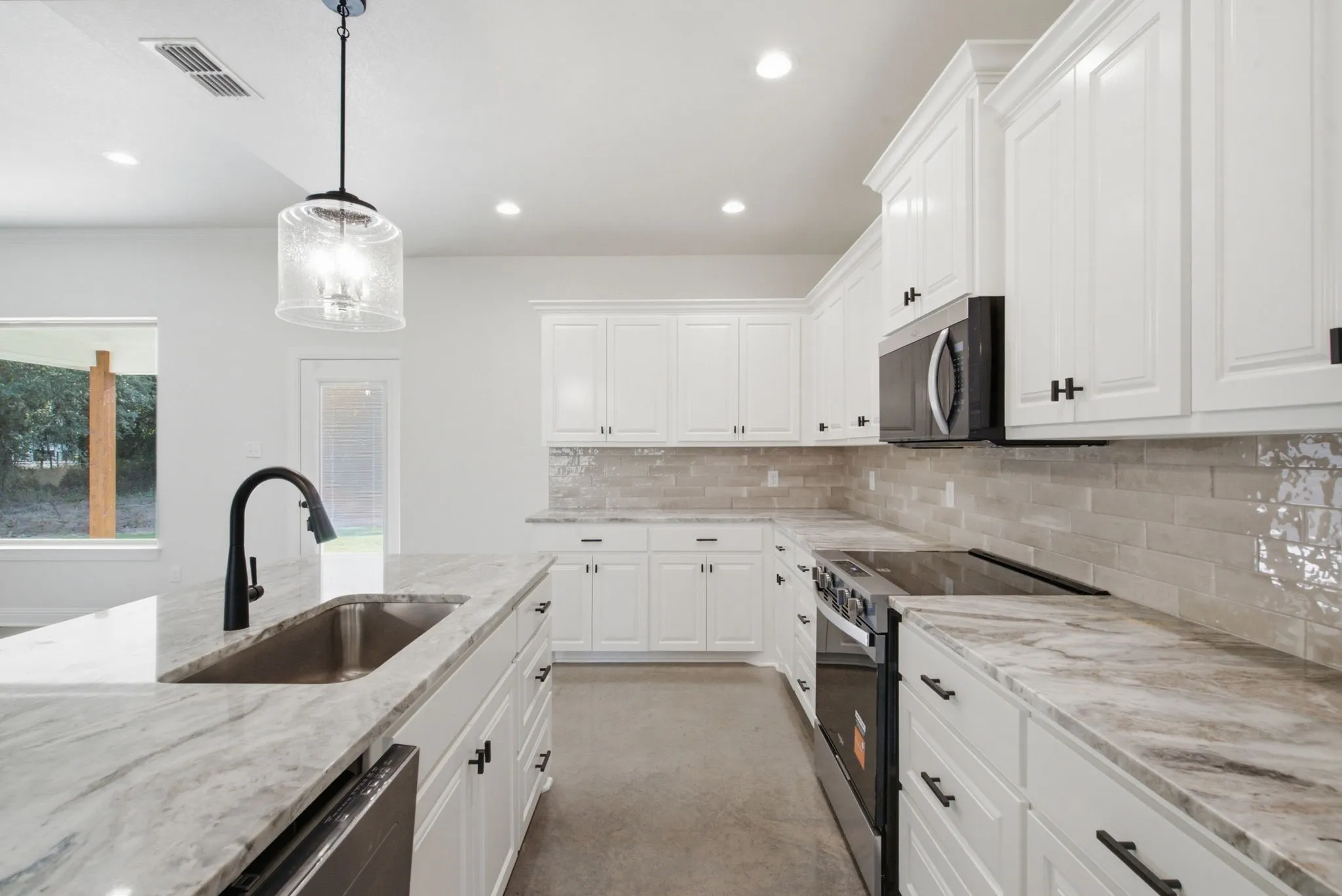 Single Family Residence For Sale in Parker County , 209 Waterford Drive, Weatherford, Texas 76086, 3 Bedroom, 2 Bathroom, 2 Garage spaces, 1,917 Sqft, built in 2026, mls#21380551, Real Estate Agent in Weatherford, Homes For Sale in Parker county, Homes For Sale in Weatherford, Realtor in Weatherford Texas, Real Estate Brokerage Independent Realty Texas, Luminita Cordes Realtor