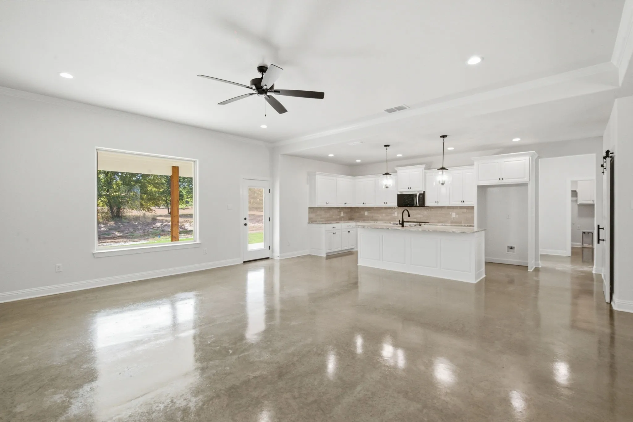 Single Family Residence For Sale in Parker County , 209 Waterford Drive, Weatherford, Texas 76086, 3 Bedroom, 2 Bathroom, 2 Garage spaces, 1,917 Sqft, built in 2026, mls#21380551, Real Estate Agent in Weatherford, Homes For Sale in Parker county, Homes For Sale in Weatherford, Realtor in Weatherford Texas, Real Estate Brokerage Independent Realty Texas, Luminita Cordes Realtor