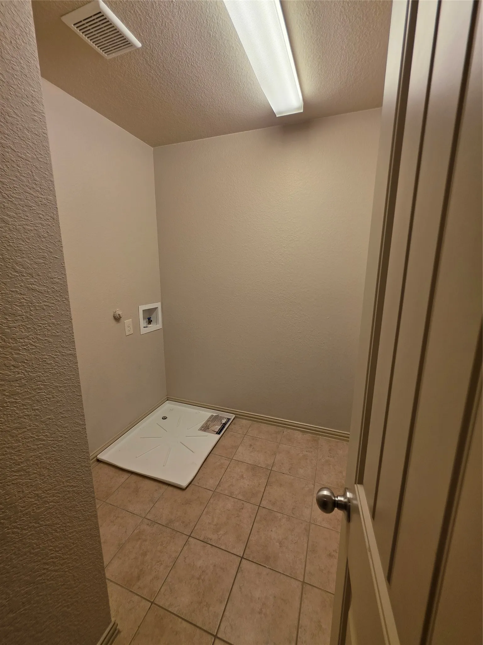 Townhouse For Rent in Dallas County , 2384 Calendar Court, Grand Prairie, Texas 75050, 4 Bedroom, 2 Bathroom, 2 Garage spaces, 1,756 Sqft, built in 2017, mls#21380610, Real Estate Agent in Grand Prairie, Homes For Rent in Dallas county, Homes For Rent in Grand Prairie, Realtor in Grand Prairie Texas, Real Estate Brokerage Independent Realty Texas, Luminita Cordes Realtor