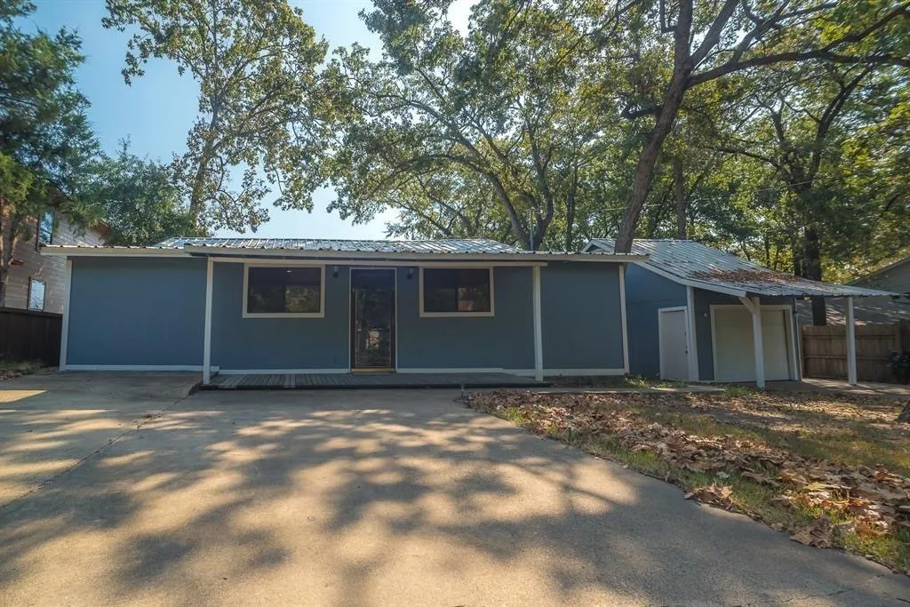 Single Family Residence For Rent in Henderson County , 115 Cottonwood Trail, Gun Barrel City, Texas 75156, 3 Bedroom, 2 Bathroom, Garage spaces, 1,845 Sqft, built in 1992, mls#21380617, Real Estate Agent in Gun Barrel City, Homes For Rent in Henderson county, Homes For Rent in Gun Barrel City, Realtor in Gun Barrel City Texas, Real Estate Brokerage Independent Realty Texas, Luminita Cordes Realtor
