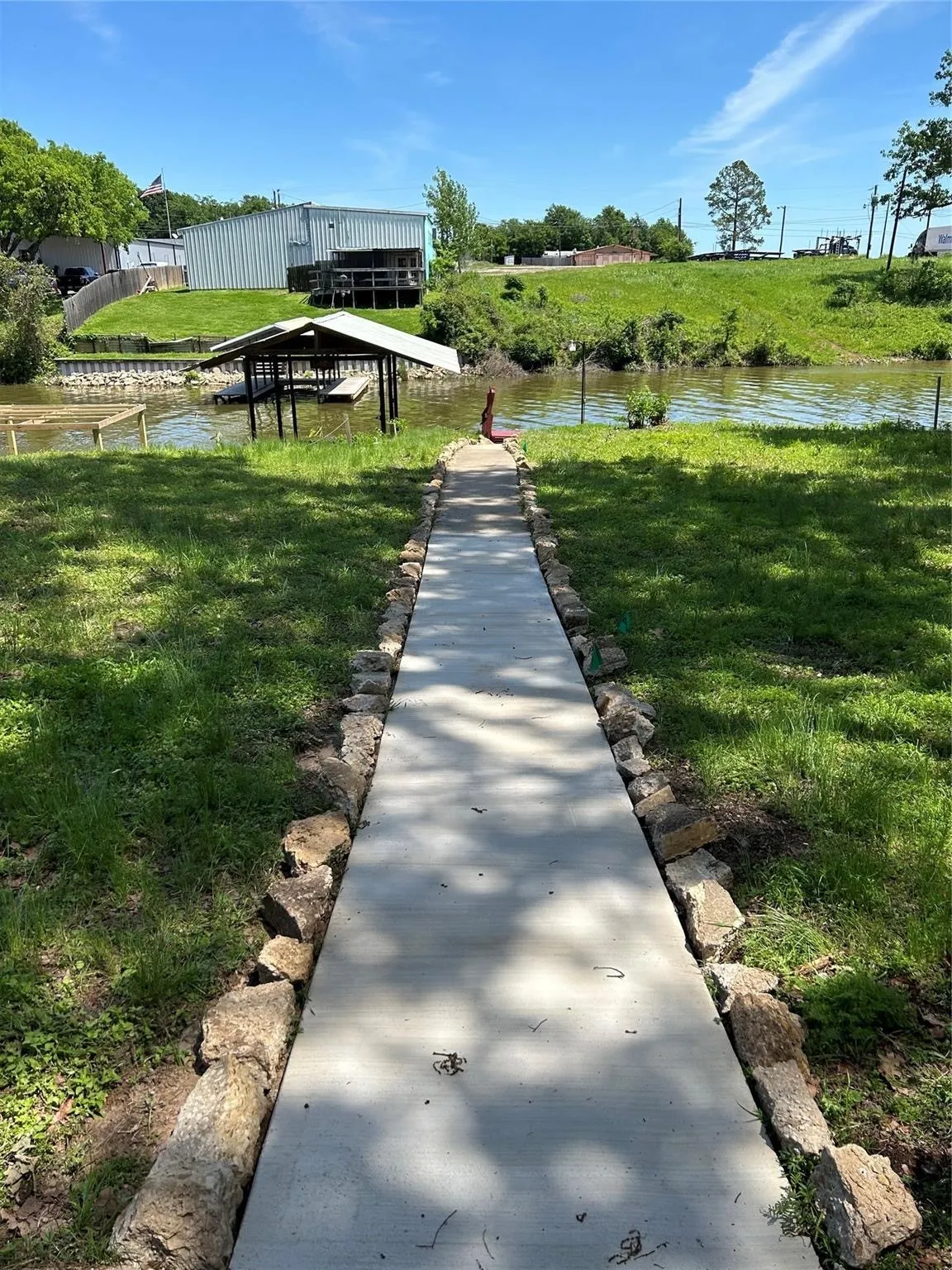 Single Family Residence For Rent in Henderson County , 115 Cottonwood Trail, Gun Barrel City, Texas 75156, 3 Bedroom, 2 Bathroom, Garage spaces, 1,845 Sqft, built in 1992, mls#21380617, Real Estate Agent in Gun Barrel City, Homes For Rent in Henderson county, Homes For Rent in Gun Barrel City, Realtor in Gun Barrel City Texas, Real Estate Brokerage Independent Realty Texas, Luminita Cordes Realtor