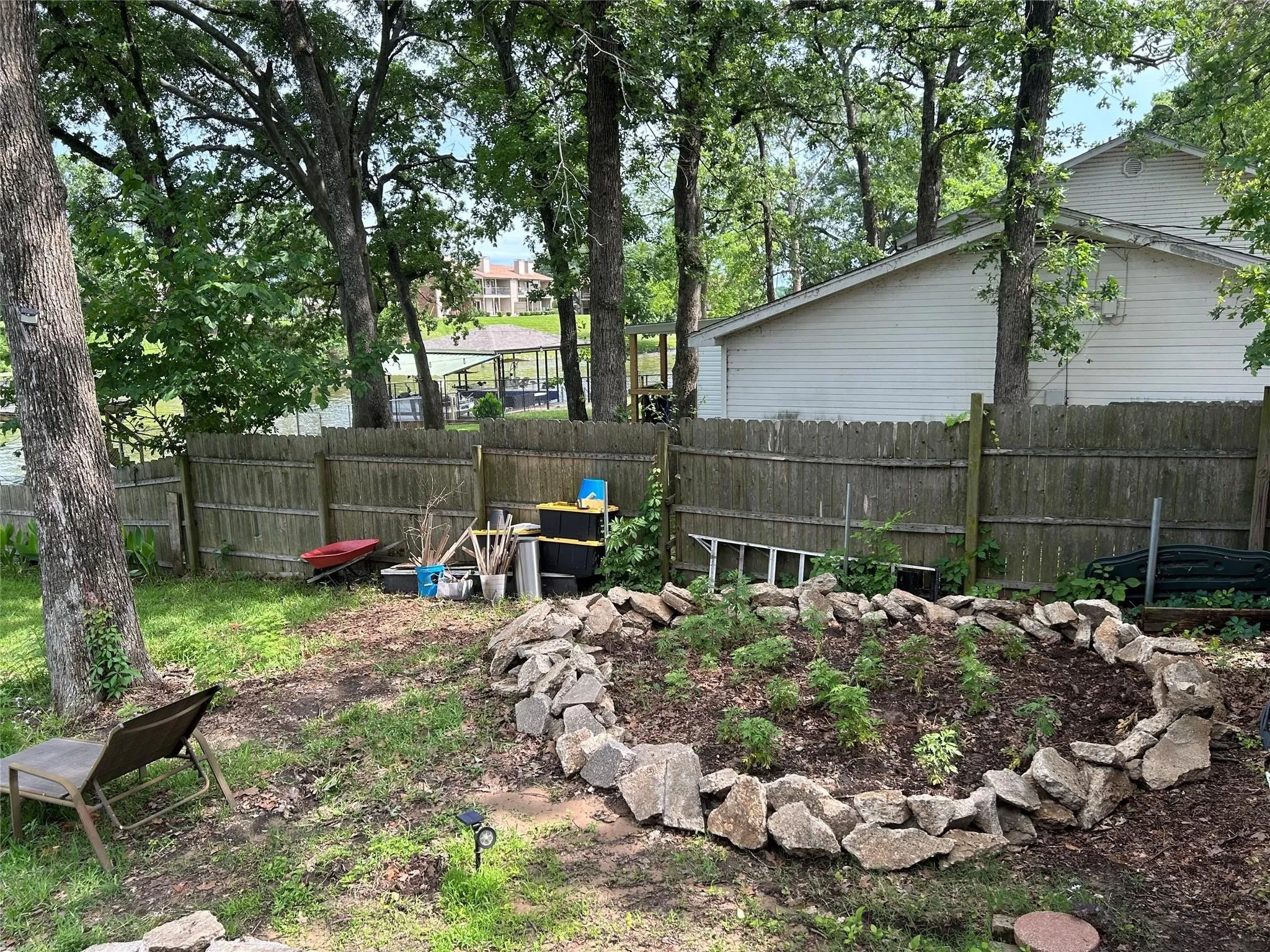 Single Family Residence For Rent in Henderson County , 115 Cottonwood Trail, Gun Barrel City, Texas 75156, 3 Bedroom, 2 Bathroom, Garage spaces, 1,845 Sqft, built in 1992, mls#21380617, Real Estate Agent in Gun Barrel City, Homes For Rent in Henderson county, Homes For Rent in Gun Barrel City, Realtor in Gun Barrel City Texas, Real Estate Brokerage Independent Realty Texas, Luminita Cordes Realtor