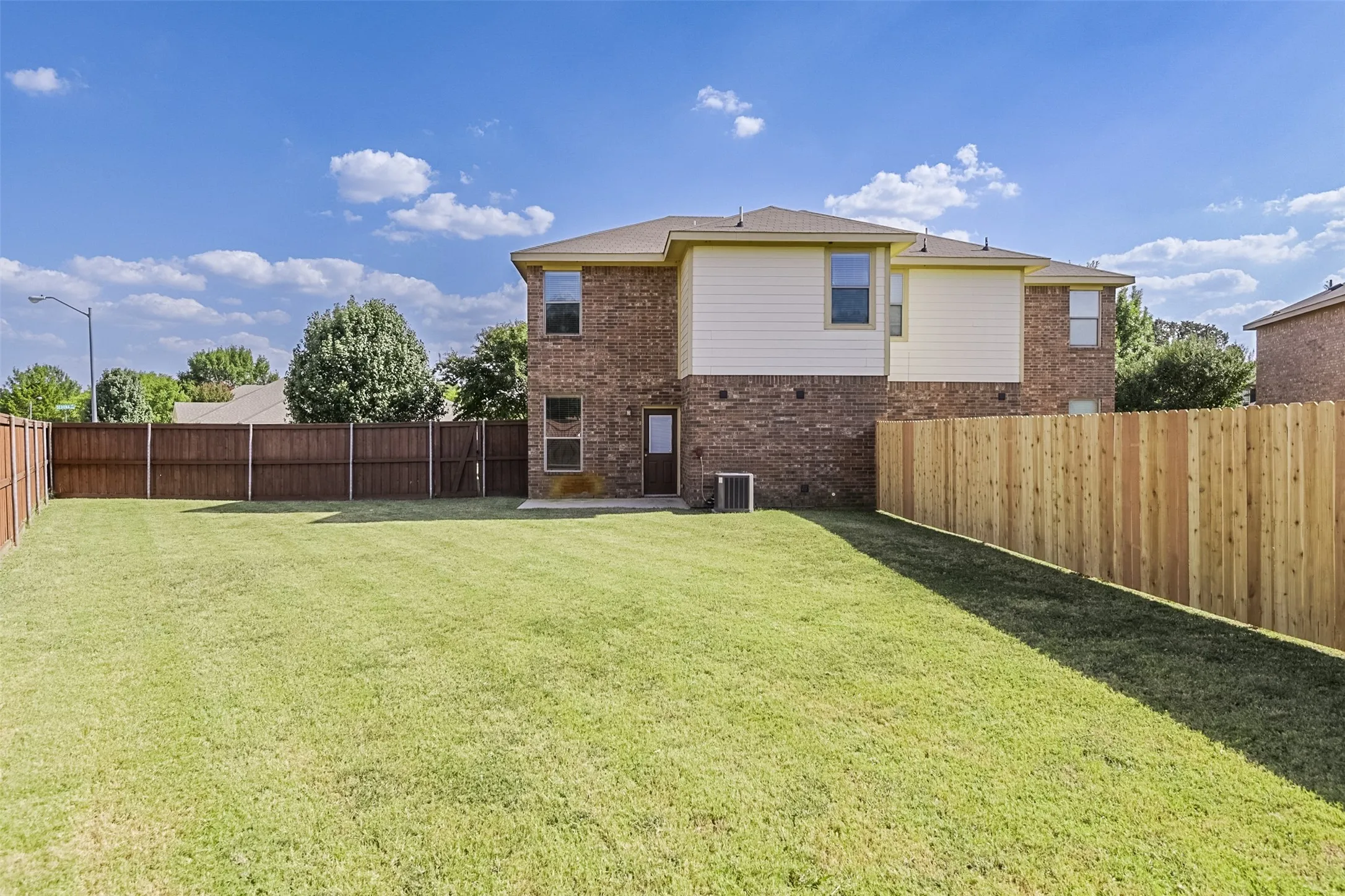 Duplex For Rent in Tarrant County , 2515 Sedona Street, Mansfield, Texas 76063, 3 Bedroom, 3 Bathroom, 2 Garage spaces, 1,298 Sqft, built in 2011, mls#21380620, Real Estate Agent in Mansfield, Homes For Rent in Tarrant county, Homes For Rent in Mansfield, Realtor in Mansfield Texas, Real Estate Brokerage Independent Realty Texas, Luminita Cordes Realtor