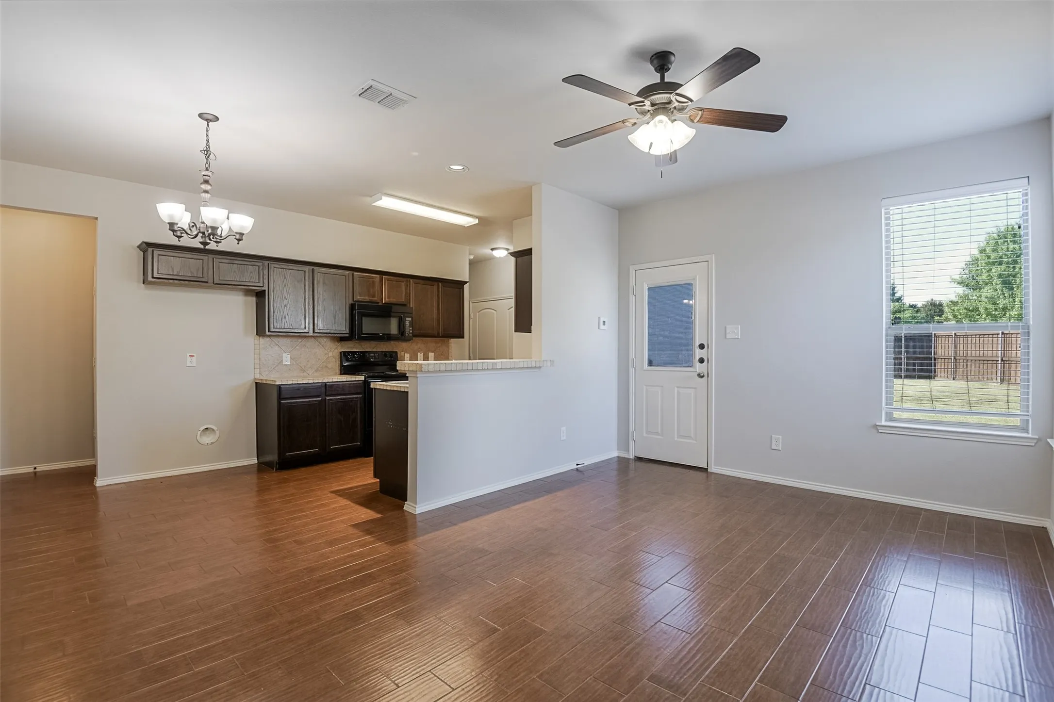 Duplex For Rent in Tarrant County , 2515 Sedona Street, Mansfield, Texas 76063, 3 Bedroom, 3 Bathroom, 2 Garage spaces, 1,298 Sqft, built in 2011, mls#21380620, Real Estate Agent in Mansfield, Homes For Rent in Tarrant county, Homes For Rent in Mansfield, Realtor in Mansfield Texas, Real Estate Brokerage Independent Realty Texas, Luminita Cordes Realtor
