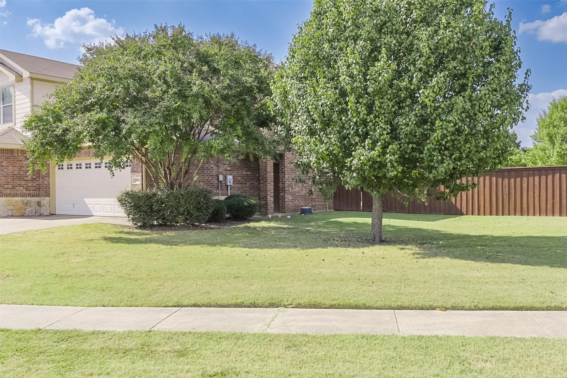 Duplex For Rent in Tarrant County , 2515 Sedona Street, Mansfield, Texas 76063, 3 Bedroom, 3 Bathroom, 2 Garage spaces, 1,298 Sqft, built in 2011, mls#21380620, Real Estate Agent in Mansfield, Homes For Rent in Tarrant county, Homes For Rent in Mansfield, Realtor in Mansfield Texas, Real Estate Brokerage Independent Realty Texas, Luminita Cordes Realtor