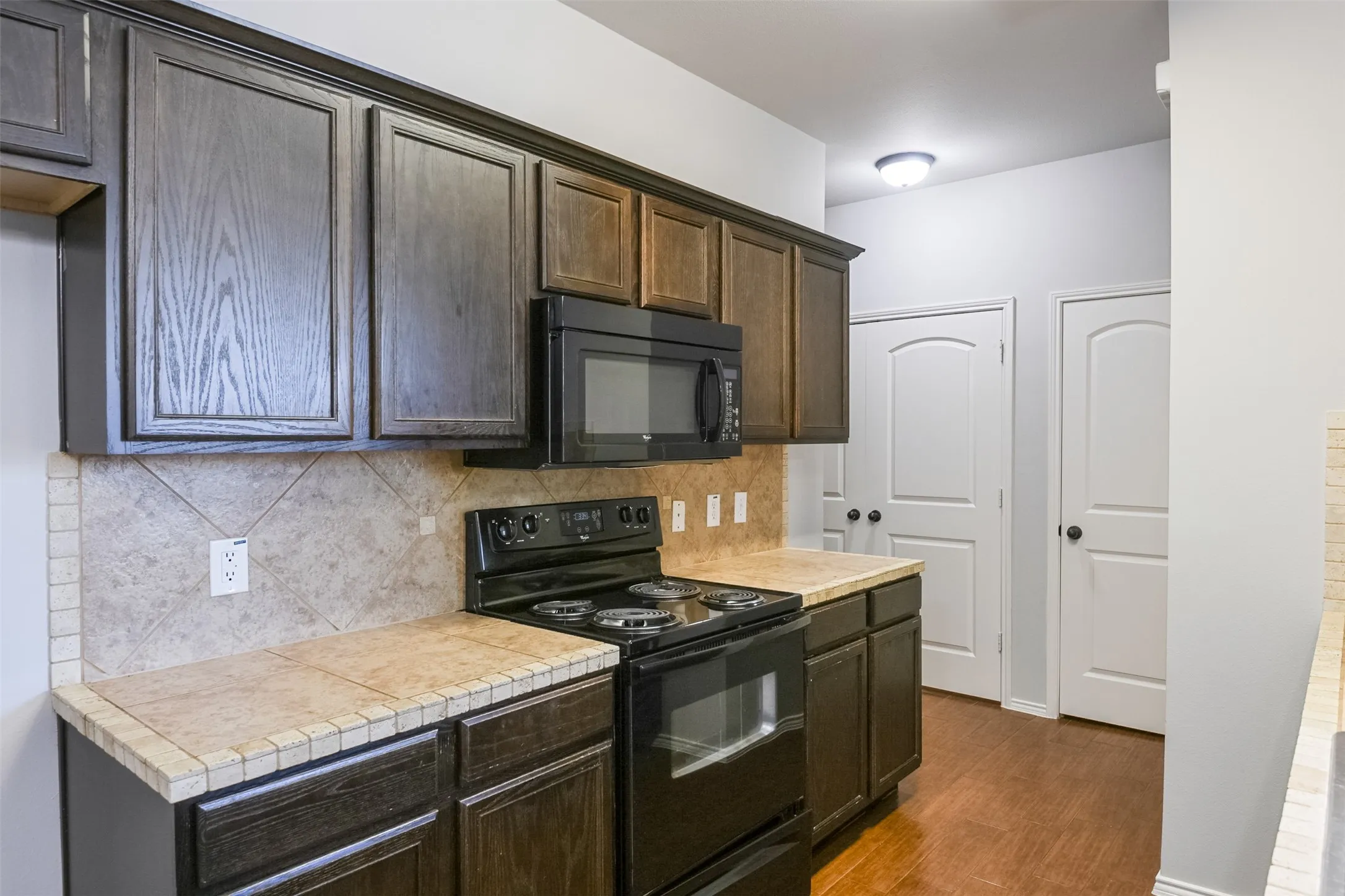 Duplex For Rent in Tarrant County , 2515 Sedona Street, Mansfield, Texas 76063, 3 Bedroom, 3 Bathroom, 2 Garage spaces, 1,298 Sqft, built in 2011, mls#21380620, Real Estate Agent in Mansfield, Homes For Rent in Tarrant county, Homes For Rent in Mansfield, Realtor in Mansfield Texas, Real Estate Brokerage Independent Realty Texas, Luminita Cordes Realtor