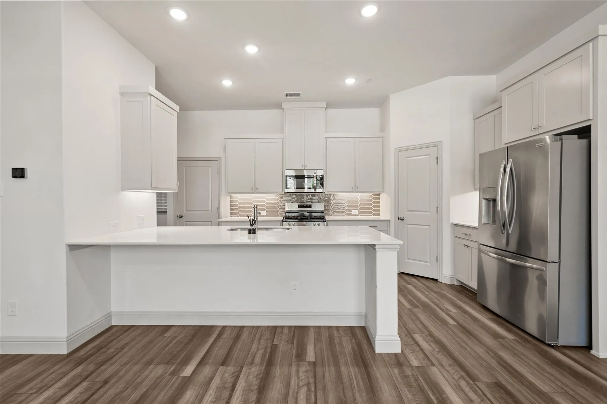 Townhouse For Sale in Dallas County , 7119 Buchanan Drive, Grand Prairie, Texas 75054, 3 Bedroom, 3 Bathroom, 2 Garage spaces, 1,889 Sqft, built in 2023, mls#21380224, Real Estate Agent in Grand Prairie, Homes For Sale in Dallas county, Homes For Sale in Grand Prairie, Realtor in Grand Prairie Texas, Real Estate Brokerage Independent Realty Texas, Luminita Cordes Realtor