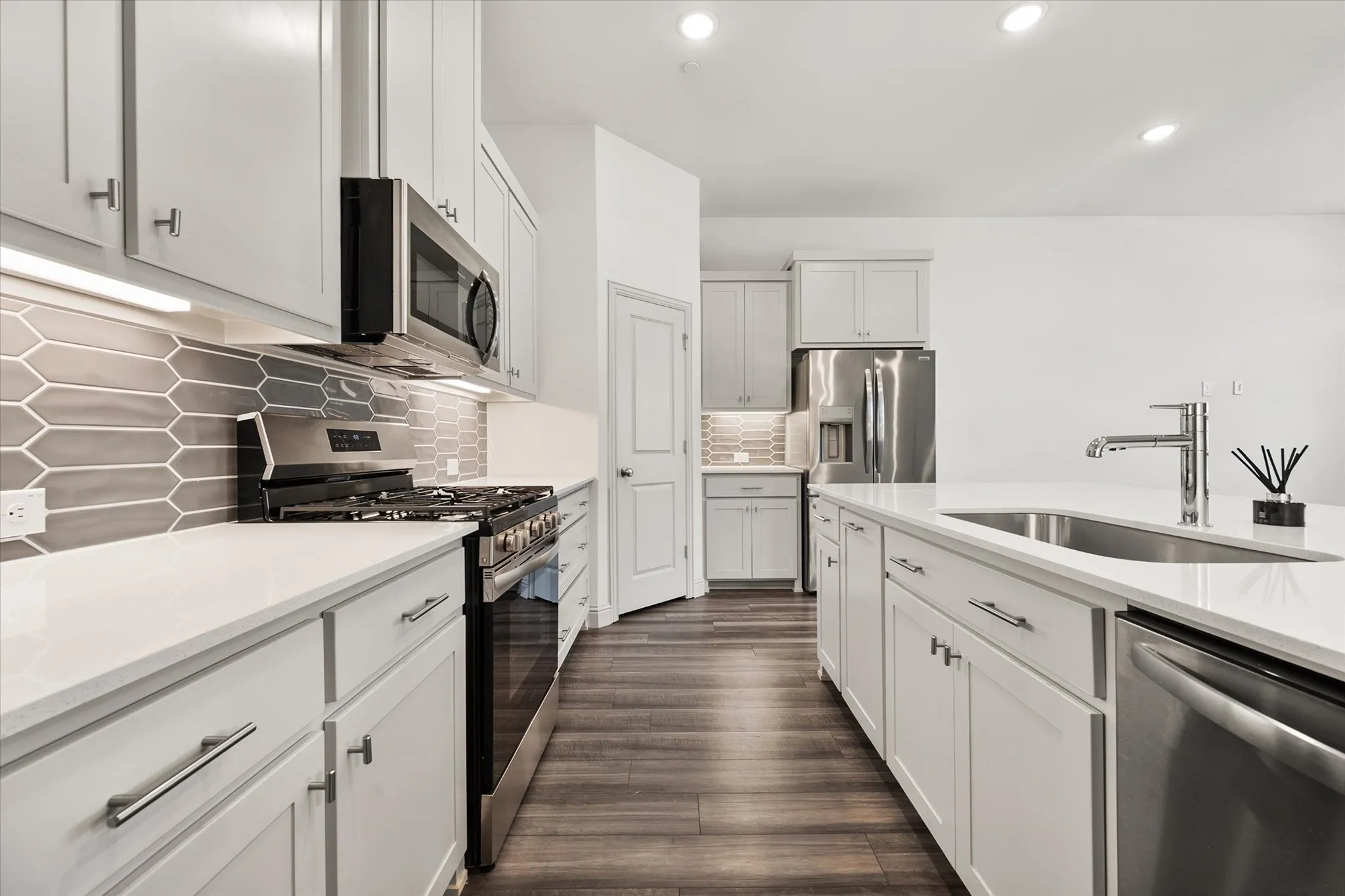 Townhouse For Sale in Dallas County , 7119 Buchanan Drive, Grand Prairie, Texas 75054, 3 Bedroom, 3 Bathroom, 2 Garage spaces, 1,889 Sqft, built in 2023, mls#21380224, Real Estate Agent in Grand Prairie, Homes For Sale in Dallas county, Homes For Sale in Grand Prairie, Realtor in Grand Prairie Texas, Real Estate Brokerage Independent Realty Texas, Luminita Cordes Realtor