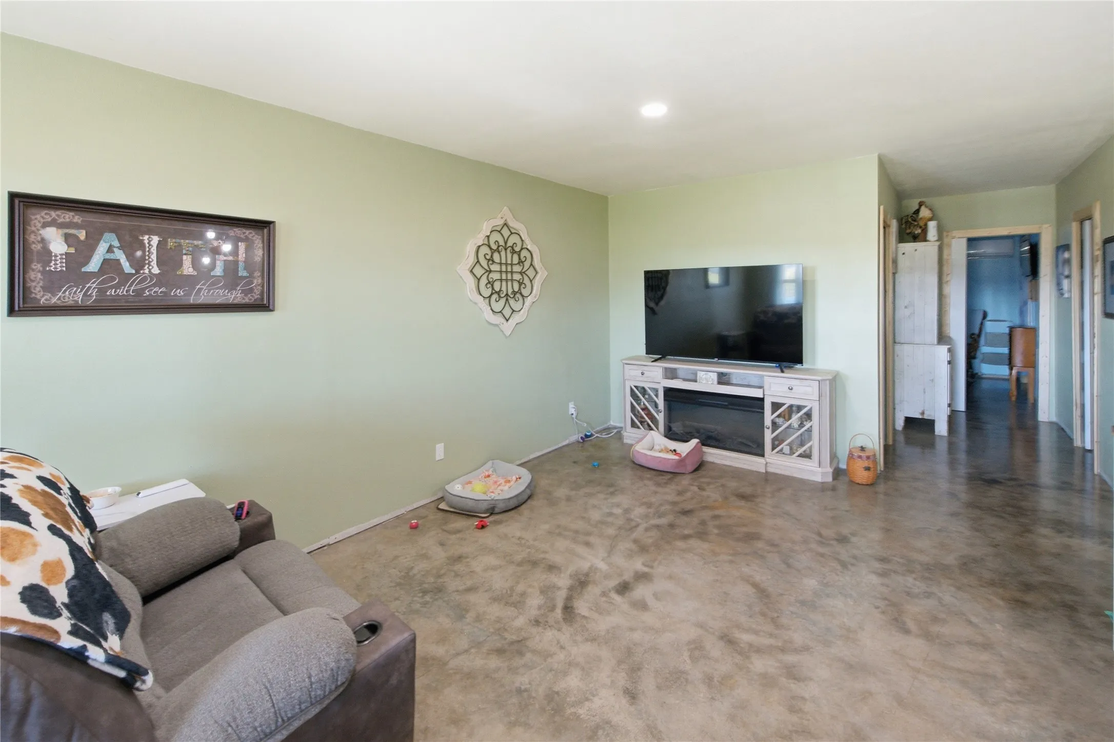 Single Family Residence For Sale in Hill County , 102 Hcr 2116, Whitney, Texas 76692, 3 Bedroom, 2 Bathroom, 1 Garage spaces, 3,780 Sqft, built in 2023, mls#21380621, Real Estate Agent in Whitney, Homes For Sale in Hill county, Homes For Sale in Whitney, Realtor in Whitney Texas, Real Estate Brokerage Independent Realty Texas, Luminita Cordes Realtor