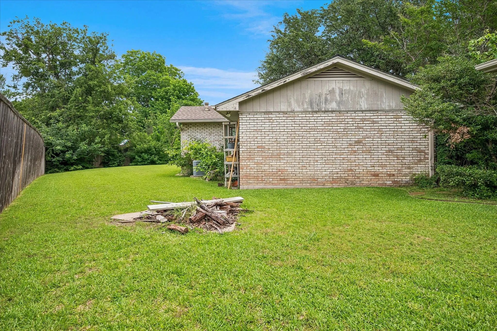 Single Family Residence For Sale in Dallas County , 6940 Wildglen Drive, Dallas, Texas 75230, 4 Bedroom, 4 Bathroom, 3 Garage spaces, 3,588 Sqft, built in 1973, mls#21380527, Real Estate Agent in Dallas, Homes For Sale in Dallas county, Homes For Sale in Dallas, Realtor in Dallas Texas, Real Estate Brokerage Independent Realty Texas, Luminita Cordes Realtor