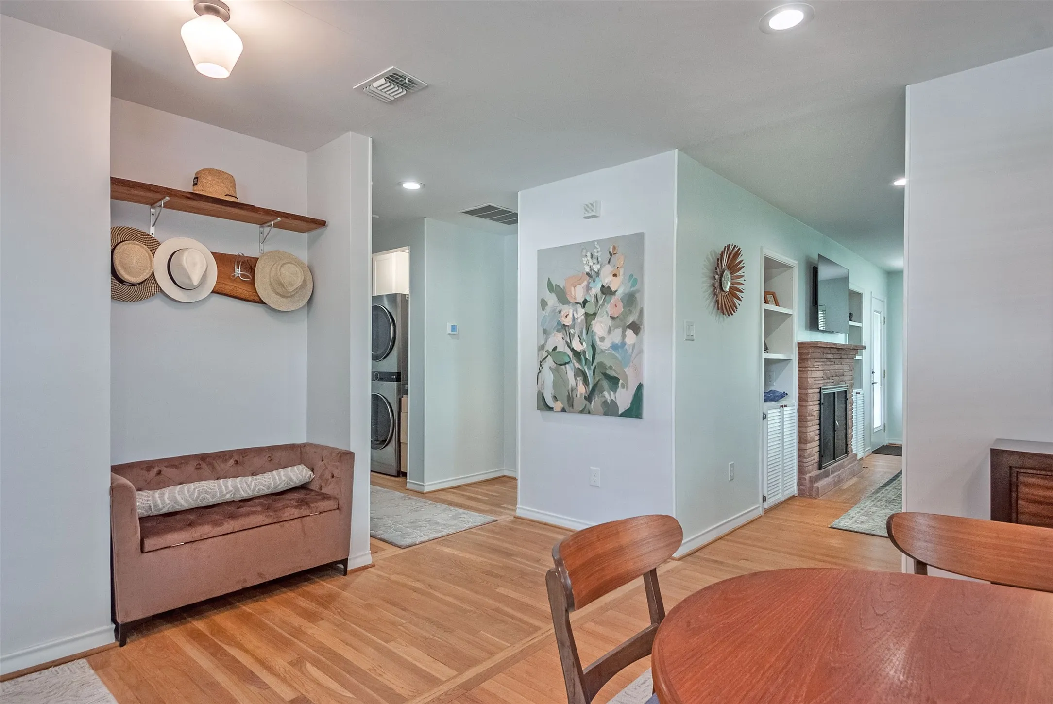 Single Family Residence For Sale in Dallas County , 6221 Berryhill Street, Dallas, Texas 75231, 3 Bedroom, 3 Bathroom, 2 Garage spaces, 1,866 Sqft, built in 1959, mls#21379538, Real Estate Agent in Dallas, Homes For Sale in Dallas county, Homes For Sale in Dallas, Realtor in Dallas Texas, Real Estate Brokerage Independent Realty Texas, Luminita Cordes Realtor
