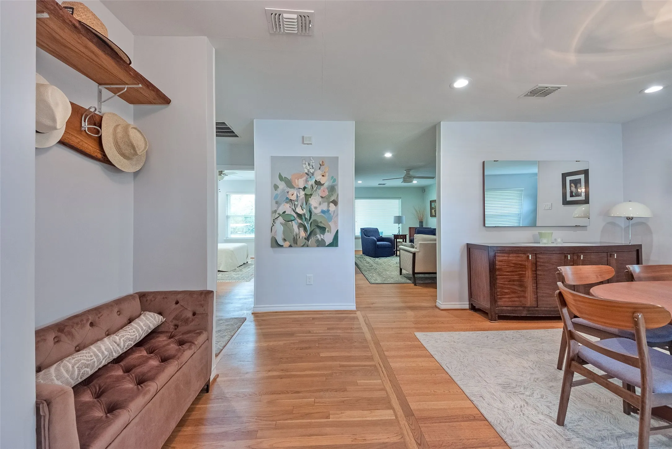 Single Family Residence For Sale in Dallas County , 6221 Berryhill Street, Dallas, Texas 75231, 3 Bedroom, 3 Bathroom, 2 Garage spaces, 1,866 Sqft, built in 1959, mls#21379538, Real Estate Agent in Dallas, Homes For Sale in Dallas county, Homes For Sale in Dallas, Realtor in Dallas Texas, Real Estate Brokerage Independent Realty Texas, Luminita Cordes Realtor