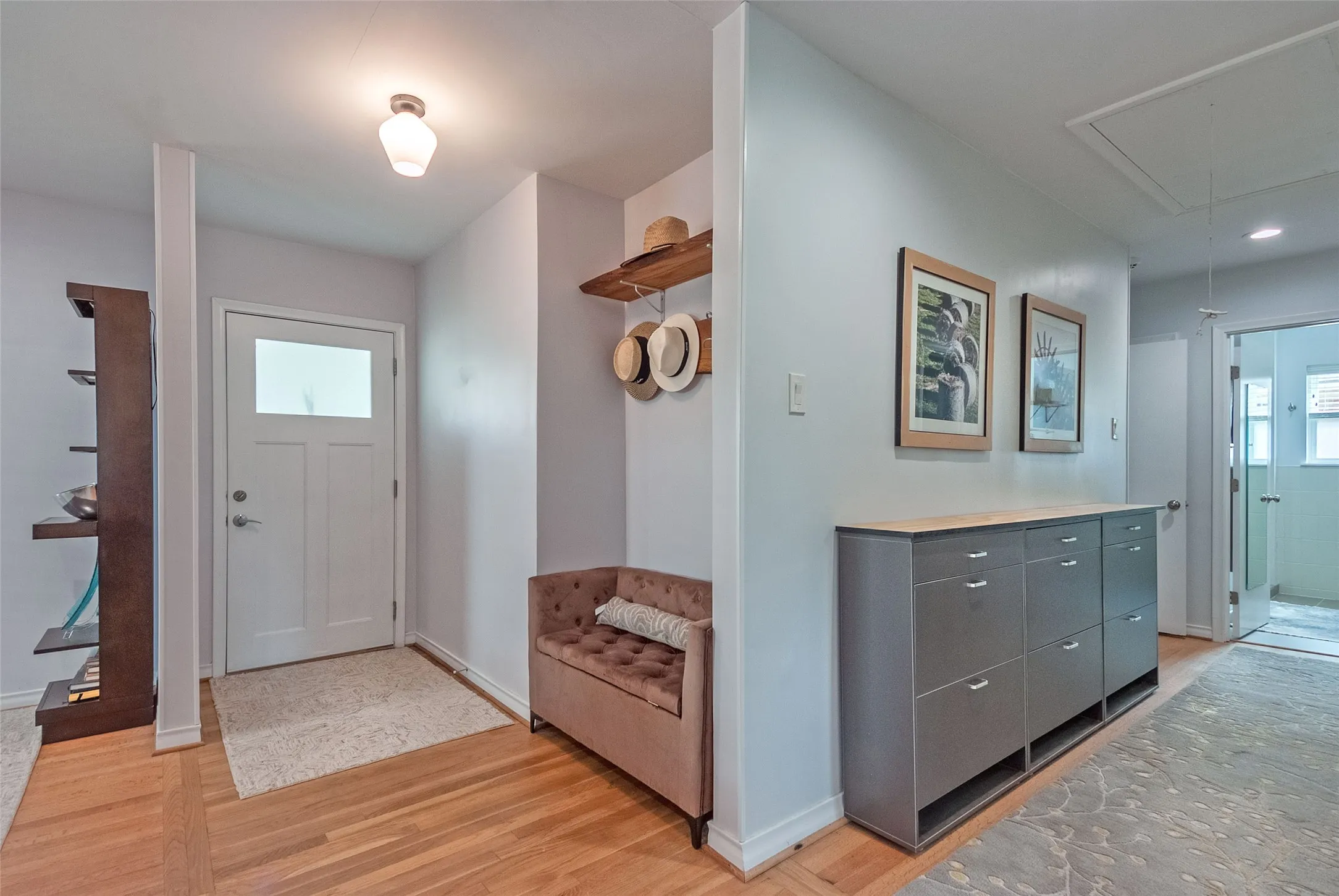 Single Family Residence For Sale in Dallas County , 6221 Berryhill Street, Dallas, Texas 75231, 3 Bedroom, 3 Bathroom, 2 Garage spaces, 1,866 Sqft, built in 1959, mls#21379538, Real Estate Agent in Dallas, Homes For Sale in Dallas county, Homes For Sale in Dallas, Realtor in Dallas Texas, Real Estate Brokerage Independent Realty Texas, Luminita Cordes Realtor