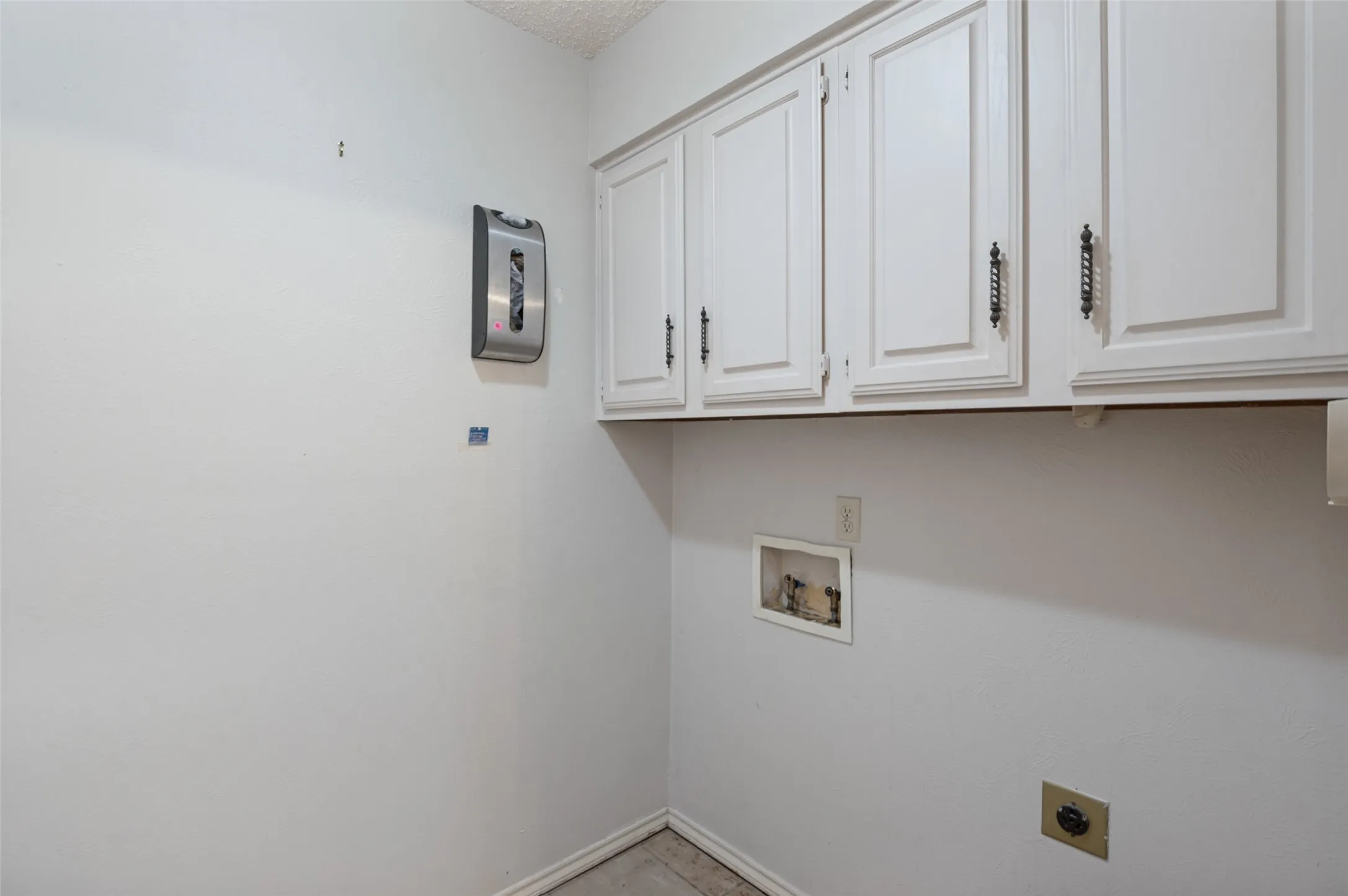 Single Family Residence For Sale in Denton County , 1900 Oakbluff Drive, Carrollton, Texas 75007, 3 Bedroom, 3 Bathroom, 2 Garage spaces, 1,989 Sqft, built in 1980, mls#21379880, Real Estate Agent in Carrollton, Homes For Sale in Denton county, Homes For Sale in Carrollton, Realtor in Carrollton Texas, Real Estate Brokerage Independent Realty Texas, Luminita Cordes Realtor