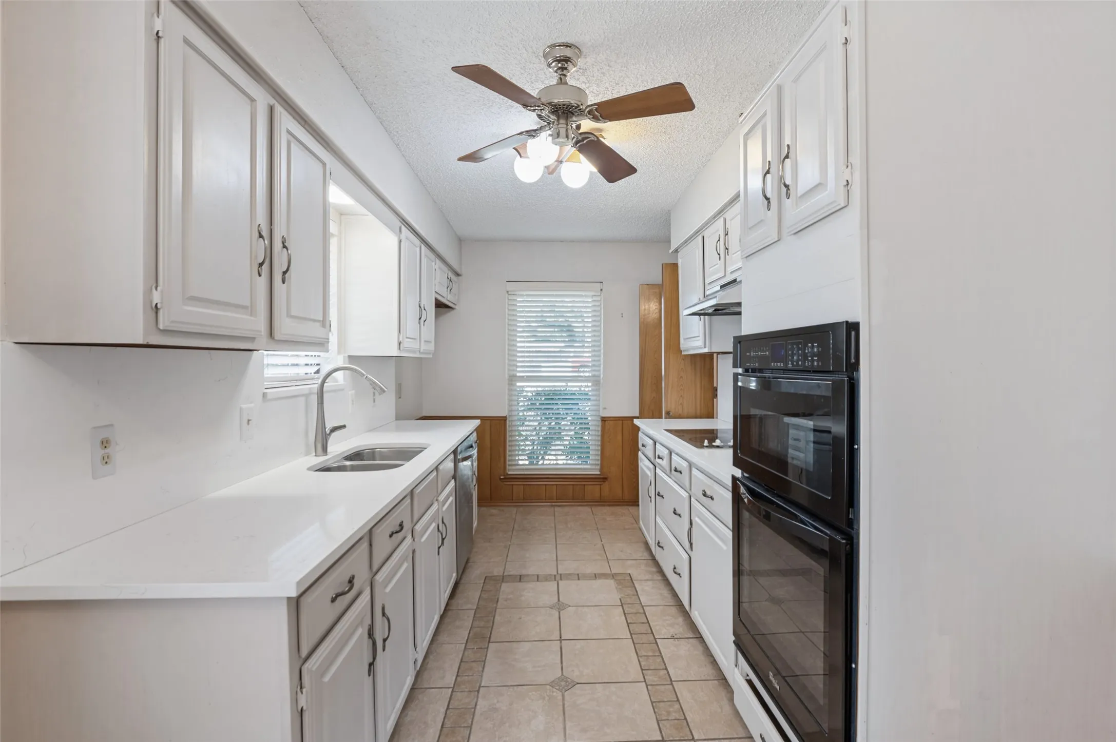 Single Family Residence For Sale in Denton County , 1900 Oakbluff Drive, Carrollton, Texas 75007, 3 Bedroom, 3 Bathroom, 2 Garage spaces, 1,989 Sqft, built in 1980, mls#21379880, Real Estate Agent in Carrollton, Homes For Sale in Denton county, Homes For Sale in Carrollton, Realtor in Carrollton Texas, Real Estate Brokerage Independent Realty Texas, Luminita Cordes Realtor