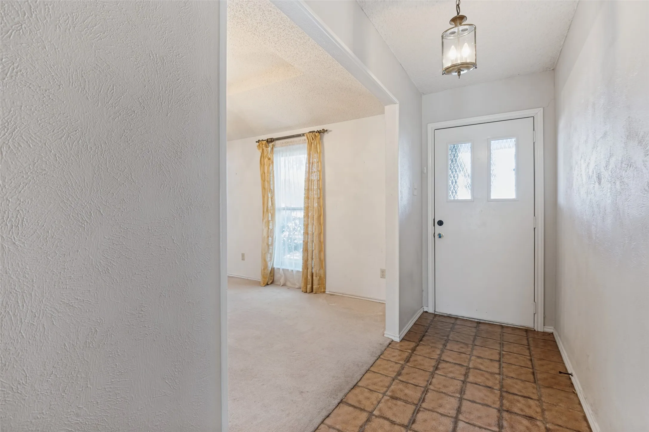 Single Family Residence For Sale in Denton County , 1900 Oakbluff Drive, Carrollton, Texas 75007, 3 Bedroom, 3 Bathroom, 2 Garage spaces, 1,989 Sqft, built in 1980, mls#21379880, Real Estate Agent in Carrollton, Homes For Sale in Denton county, Homes For Sale in Carrollton, Realtor in Carrollton Texas, Real Estate Brokerage Independent Realty Texas, Luminita Cordes Realtor