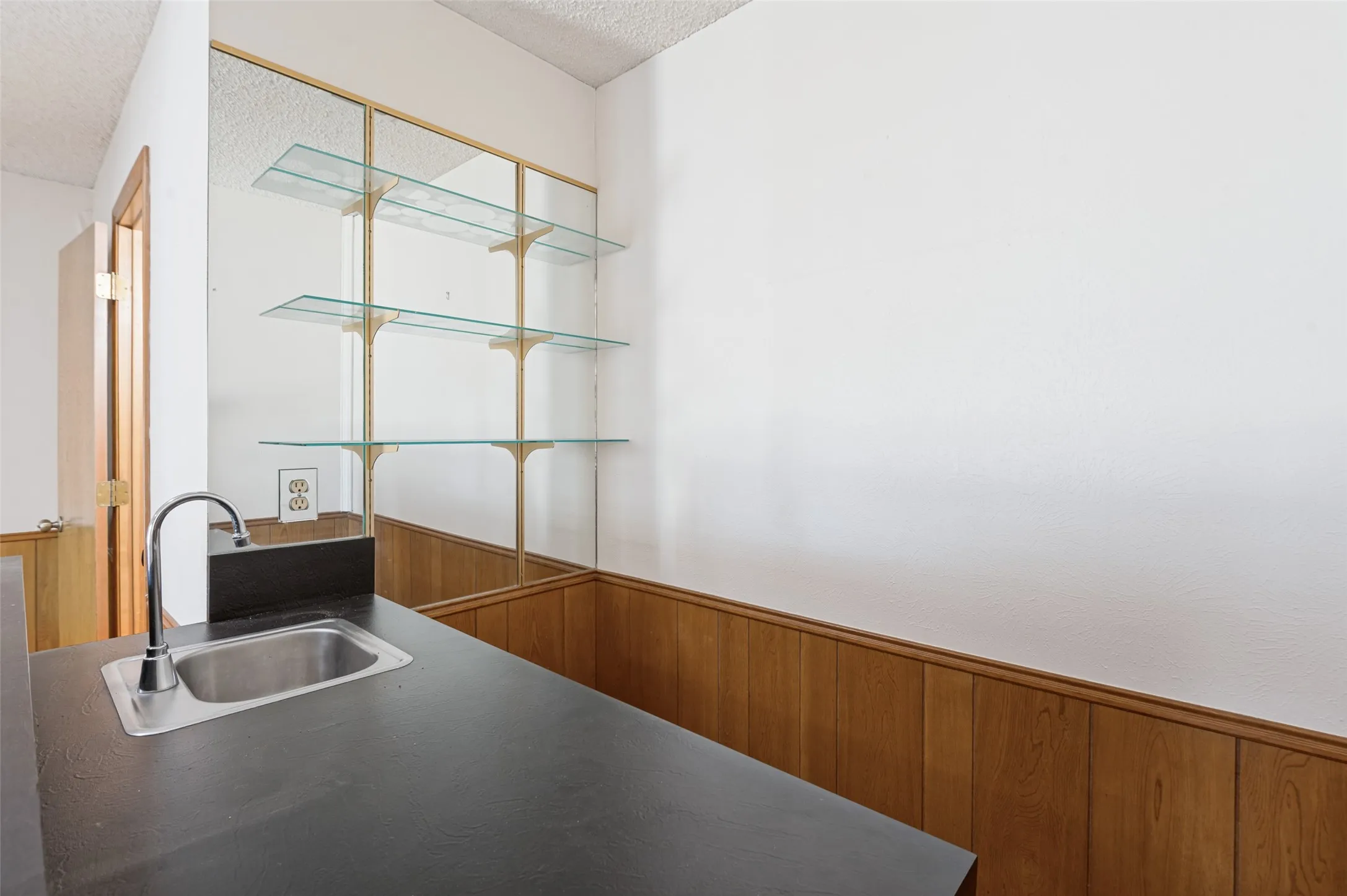 Wet bar
