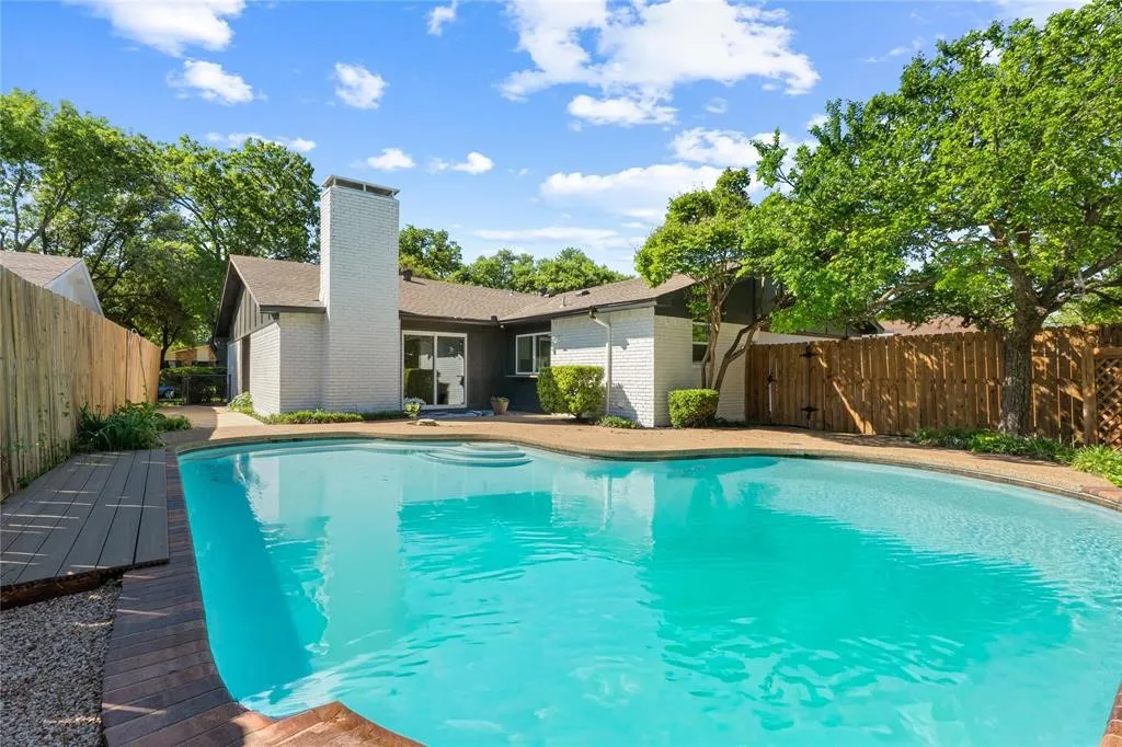 Single Family Residence For Sale in Dallas County , 8617 Baumgarten Drive, Dallas, Texas 75228, 4 Bedroom, 3 Bathroom, 1 Garage spaces, 2,224 Sqft, built in 1975, mls#21379991, Real Estate Agent in Dallas, Homes For Sale in Dallas county, Homes For Sale in Dallas, Realtor in Dallas Texas, Real Estate Brokerage Independent Realty Texas, Luminita Cordes Realtor