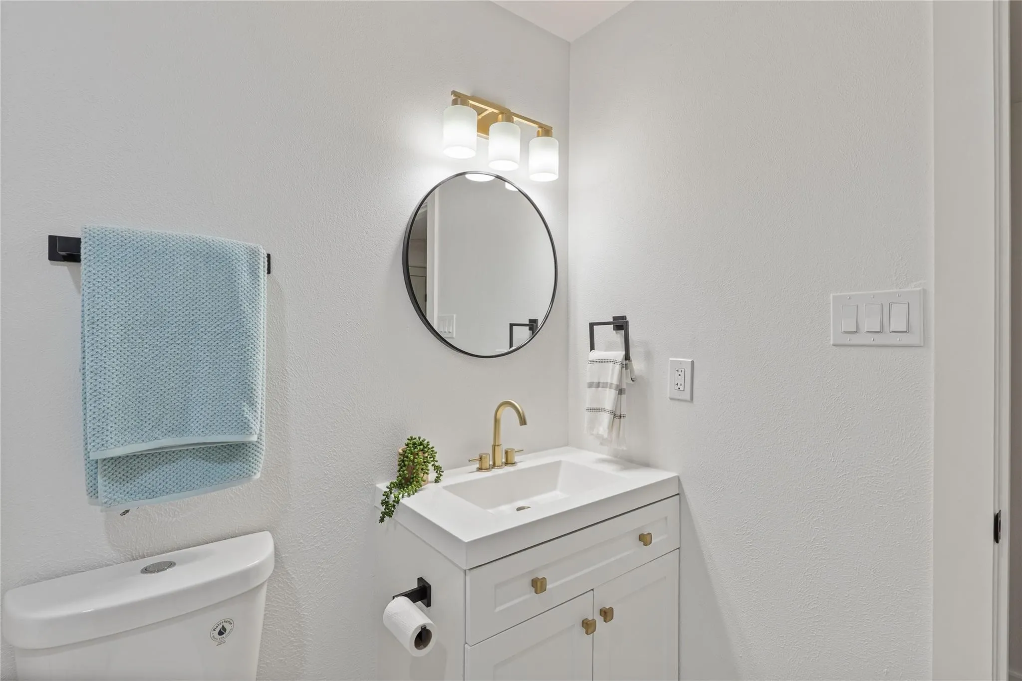 Single Family Residence For Sale in Dallas County , 8617 Baumgarten Drive, Dallas, Texas 75228, 4 Bedroom, 3 Bathroom, 1 Garage spaces, 2,224 Sqft, built in 1975, mls#21379991, Real Estate Agent in Dallas, Homes For Sale in Dallas county, Homes For Sale in Dallas, Realtor in Dallas Texas, Real Estate Brokerage Independent Realty Texas, Luminita Cordes Realtor