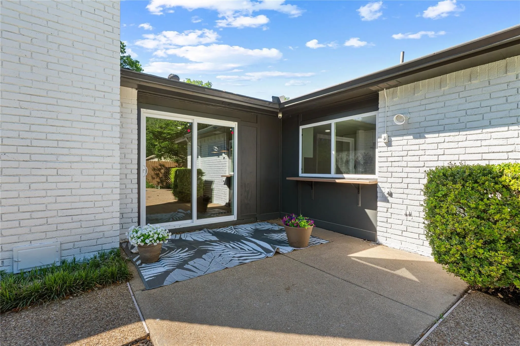 Single Family Residence For Sale in Dallas County , 8617 Baumgarten Drive, Dallas, Texas 75228, 4 Bedroom, 3 Bathroom, 1 Garage spaces, 2,224 Sqft, built in 1975, mls#21379991, Real Estate Agent in Dallas, Homes For Sale in Dallas county, Homes For Sale in Dallas, Realtor in Dallas Texas, Real Estate Brokerage Independent Realty Texas, Luminita Cordes Realtor