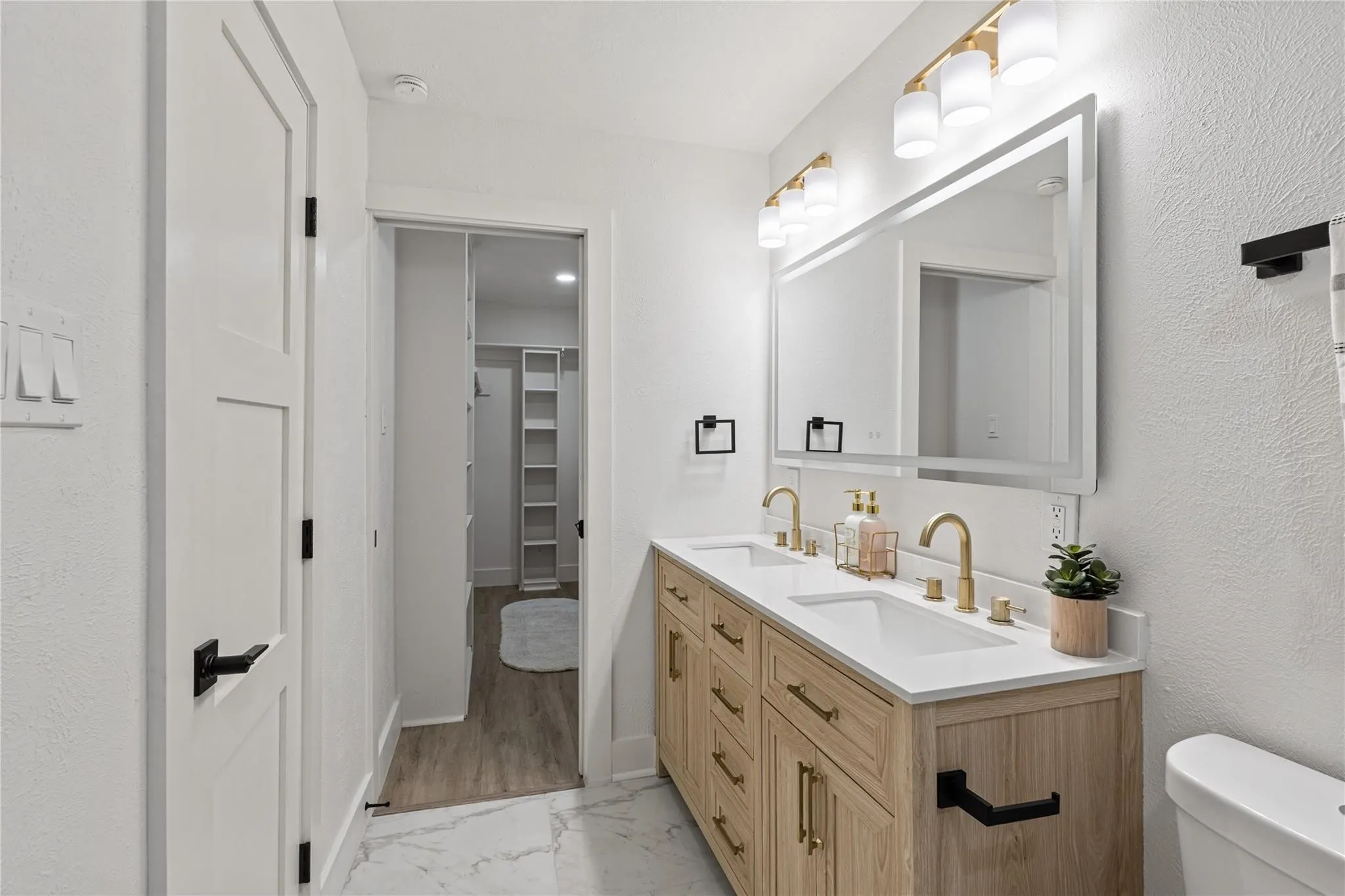 Single Family Residence For Sale in Dallas County , 8617 Baumgarten Drive, Dallas, Texas 75228, 4 Bedroom, 3 Bathroom, 1 Garage spaces, 2,224 Sqft, built in 1975, mls#21379991, Real Estate Agent in Dallas, Homes For Sale in Dallas county, Homes For Sale in Dallas, Realtor in Dallas Texas, Real Estate Brokerage Independent Realty Texas, Luminita Cordes Realtor