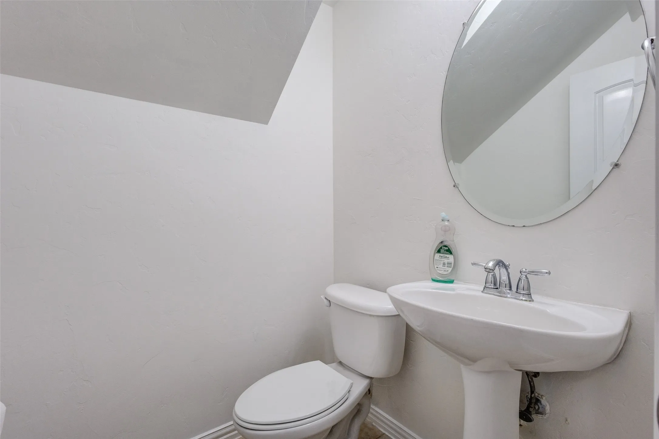 Single Family Residence For Rent in Dallas County , 1037 Kyan Lane, Carrollton, Texas 75006, 3 Bedroom, 3 Bathroom, 2 Garage spaces, 2,092 Sqft, built in 2008, mls#21374367, Real Estate Agent in Carrollton, Homes For Rent in Dallas county, Homes For Rent in Carrollton, Realtor in Carrollton Texas, Real Estate Brokerage Independent Realty Texas, Luminita Cordes Realtor